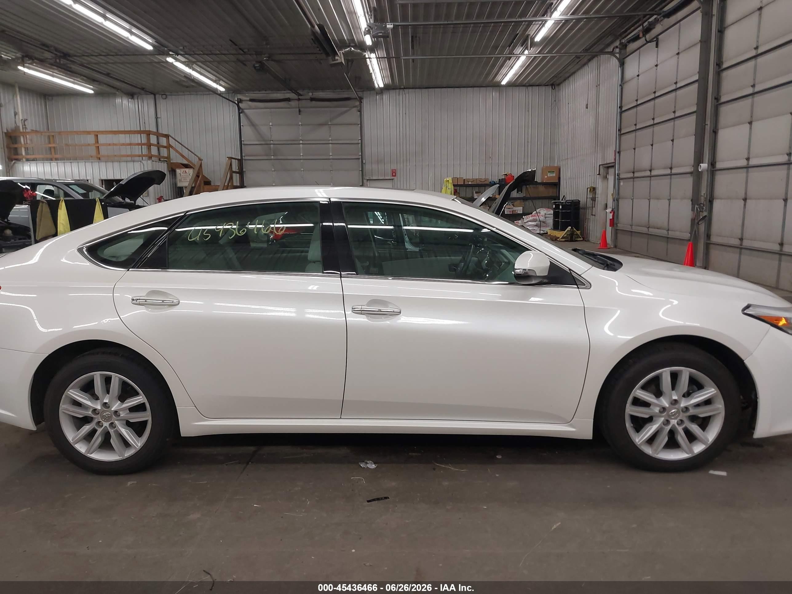 2014 Toyota Avalon Xle Premium White vin: 4T1BK1EB8EU095857