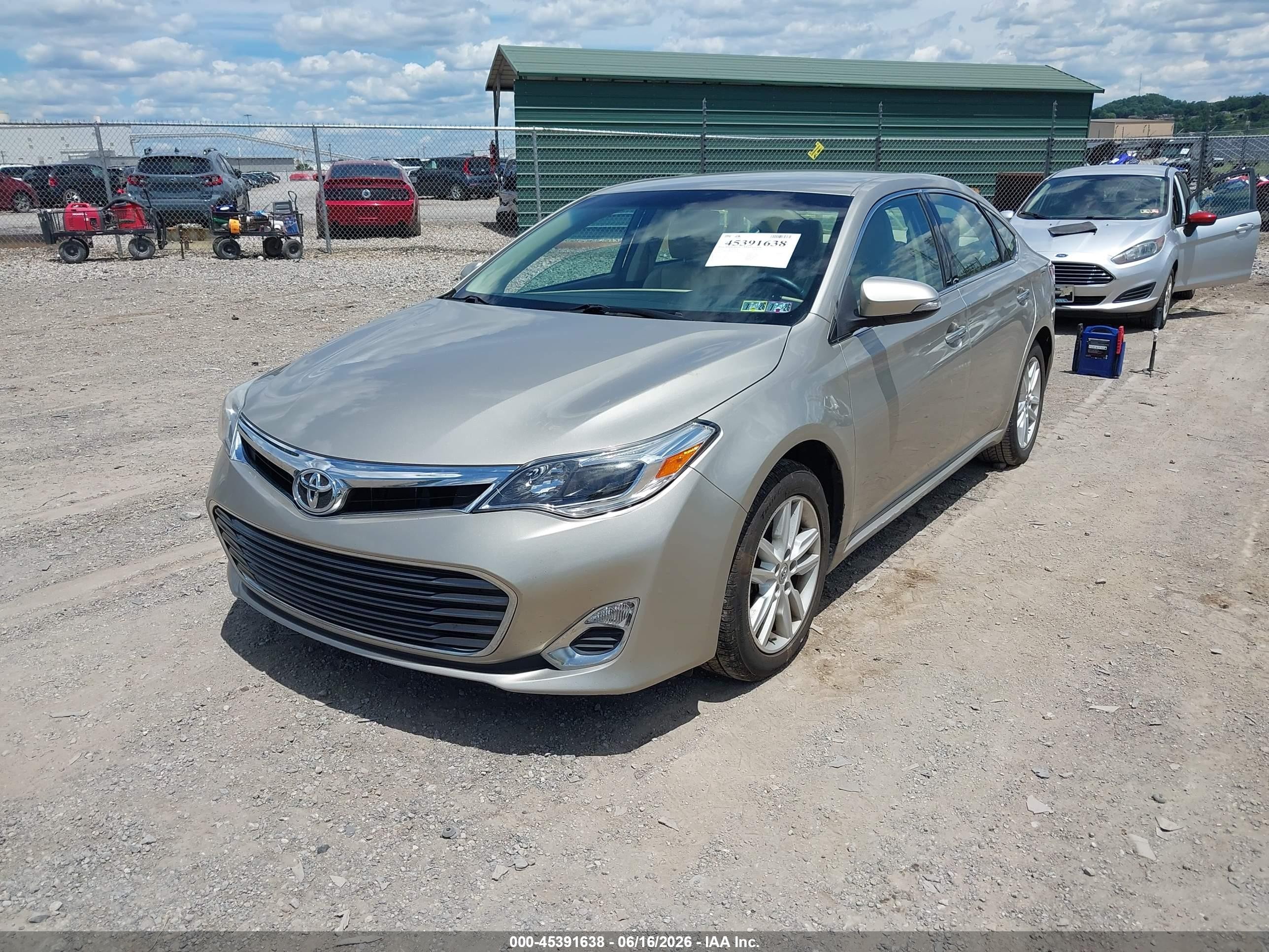 2014 Toyota Avalon Xle Cream vin: 4T1BK1EB8EU124158