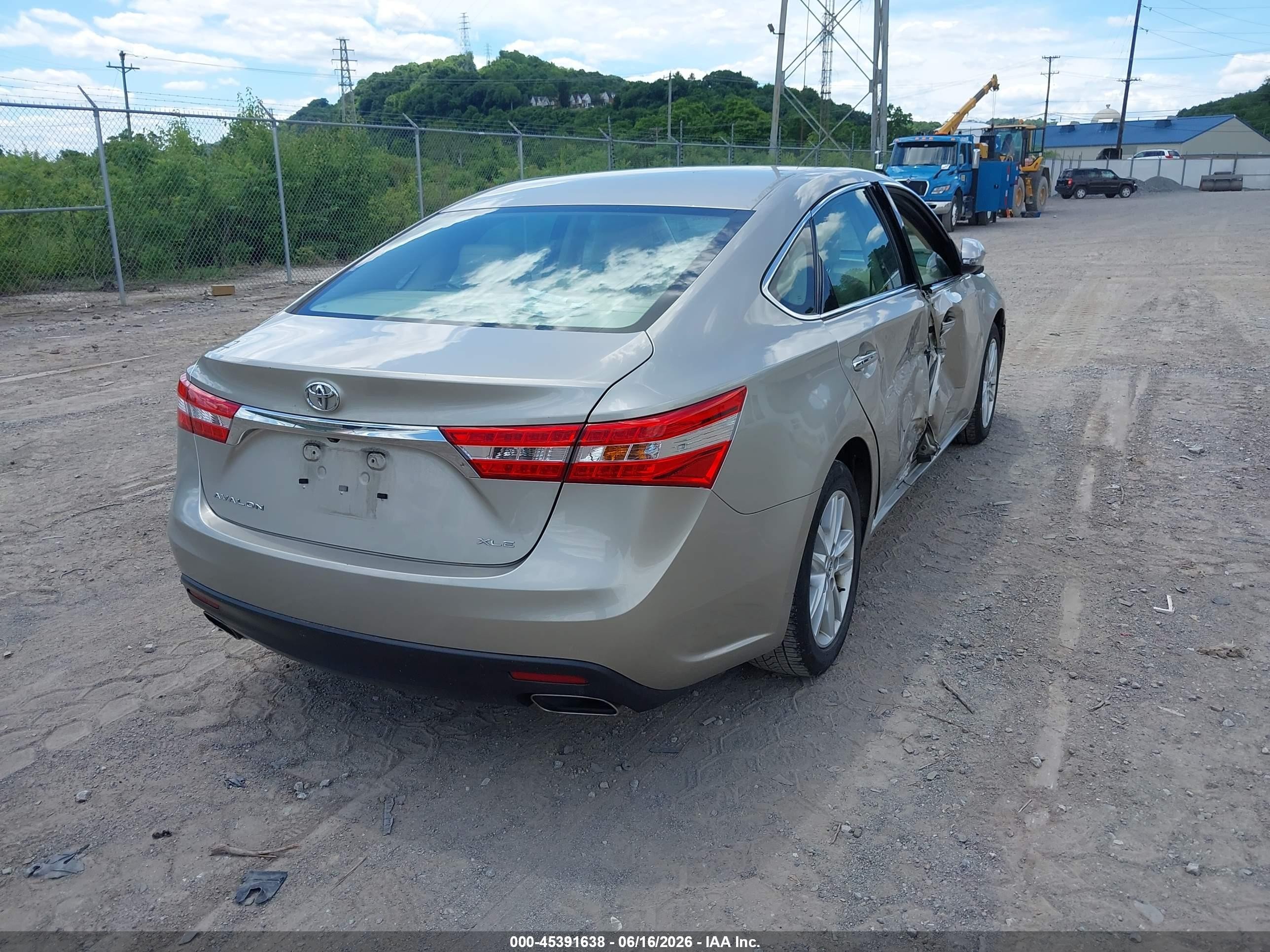 2014 Toyota Avalon Xle Cream vin: 4T1BK1EB8EU124158