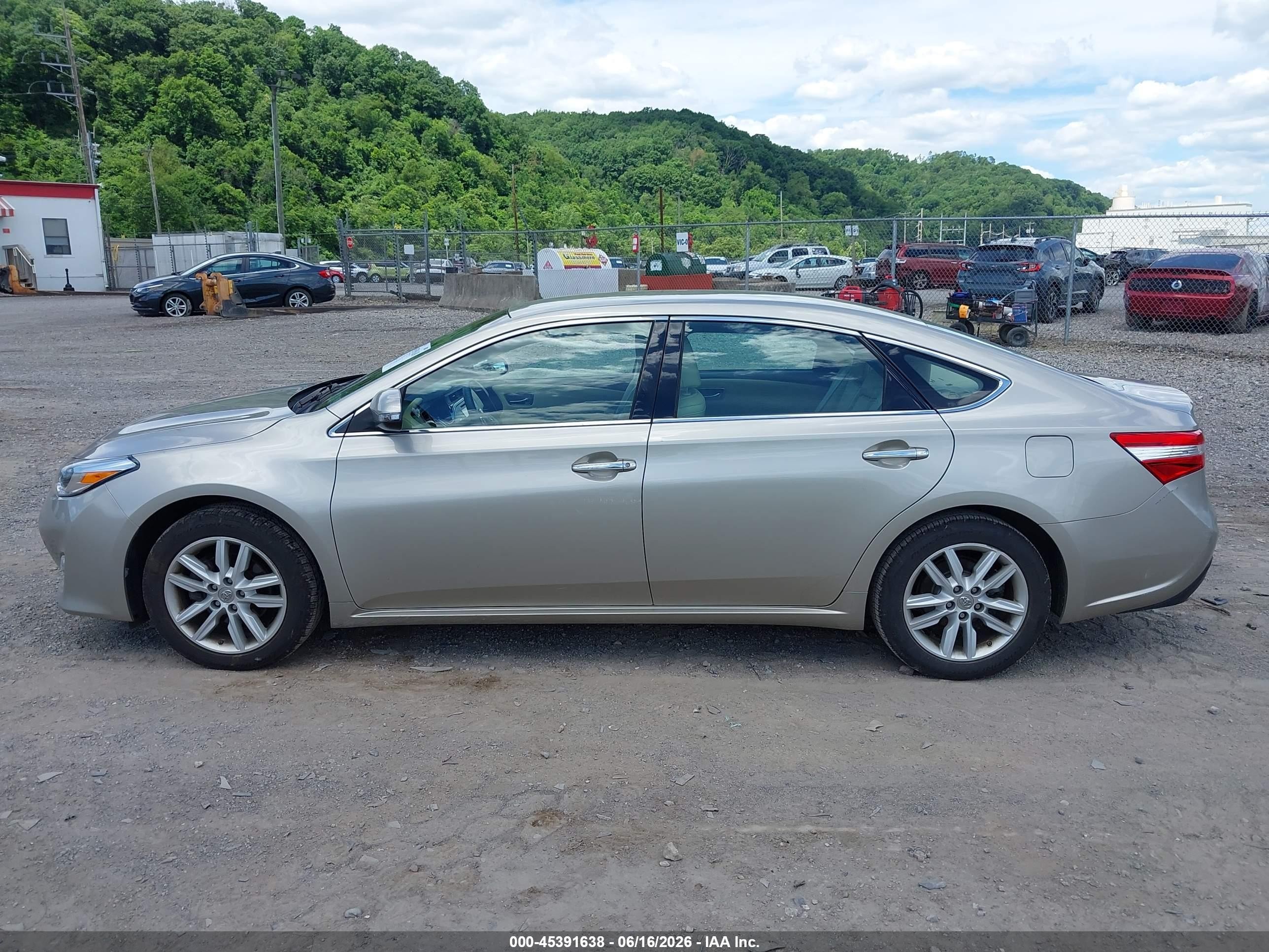 2014 Toyota Avalon Xle Cream vin: 4T1BK1EB8EU124158