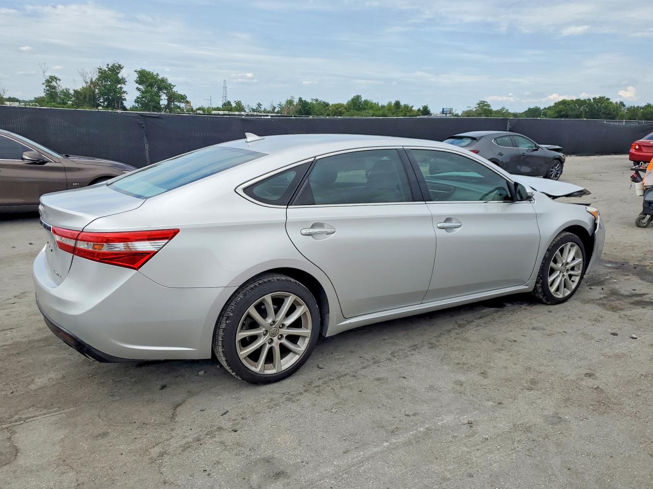 2014 Toyota Avalon Limited Silver vin: 4T1BK1EBXEU113937