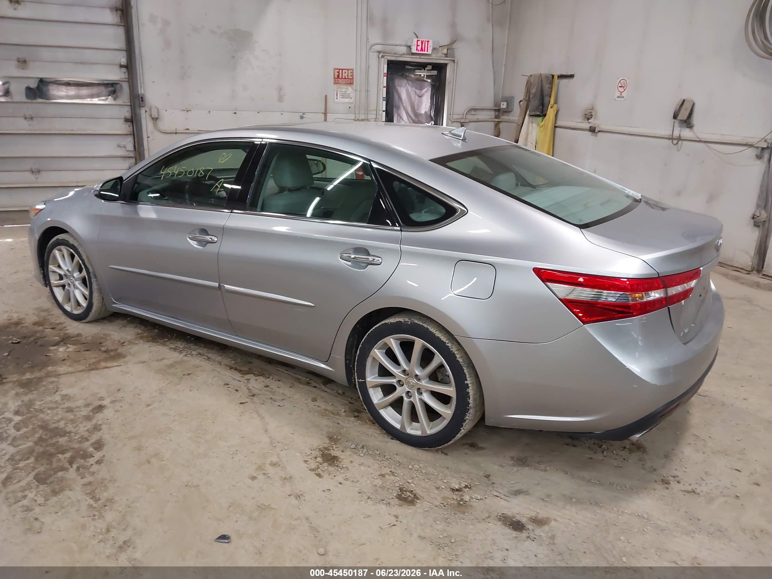 2015 Toyota Avalon Limited Silver vin: 4T1BK1EBXFU160127