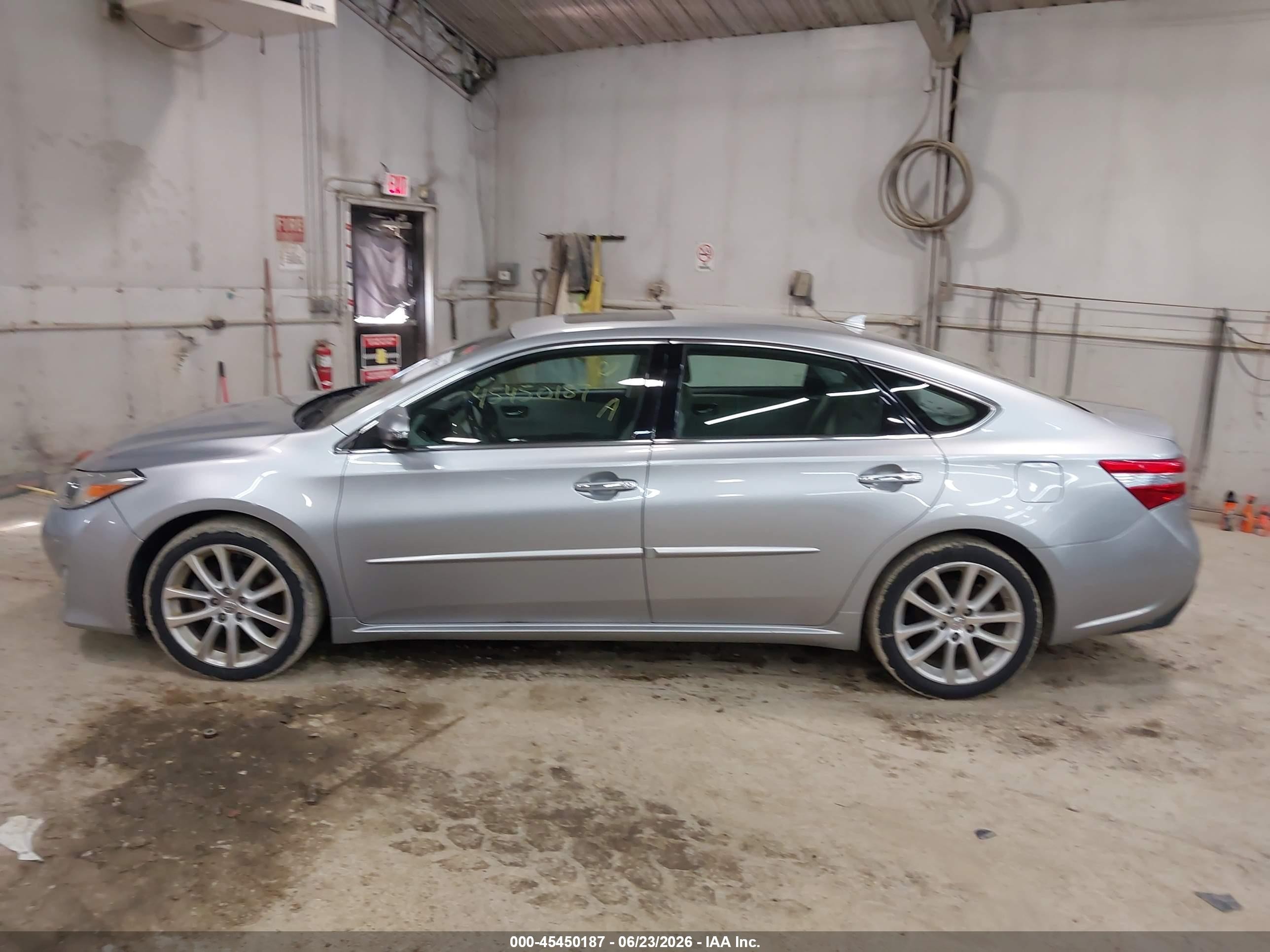 2015 Toyota Avalon Limited Silver vin: 4T1BK1EBXFU160127