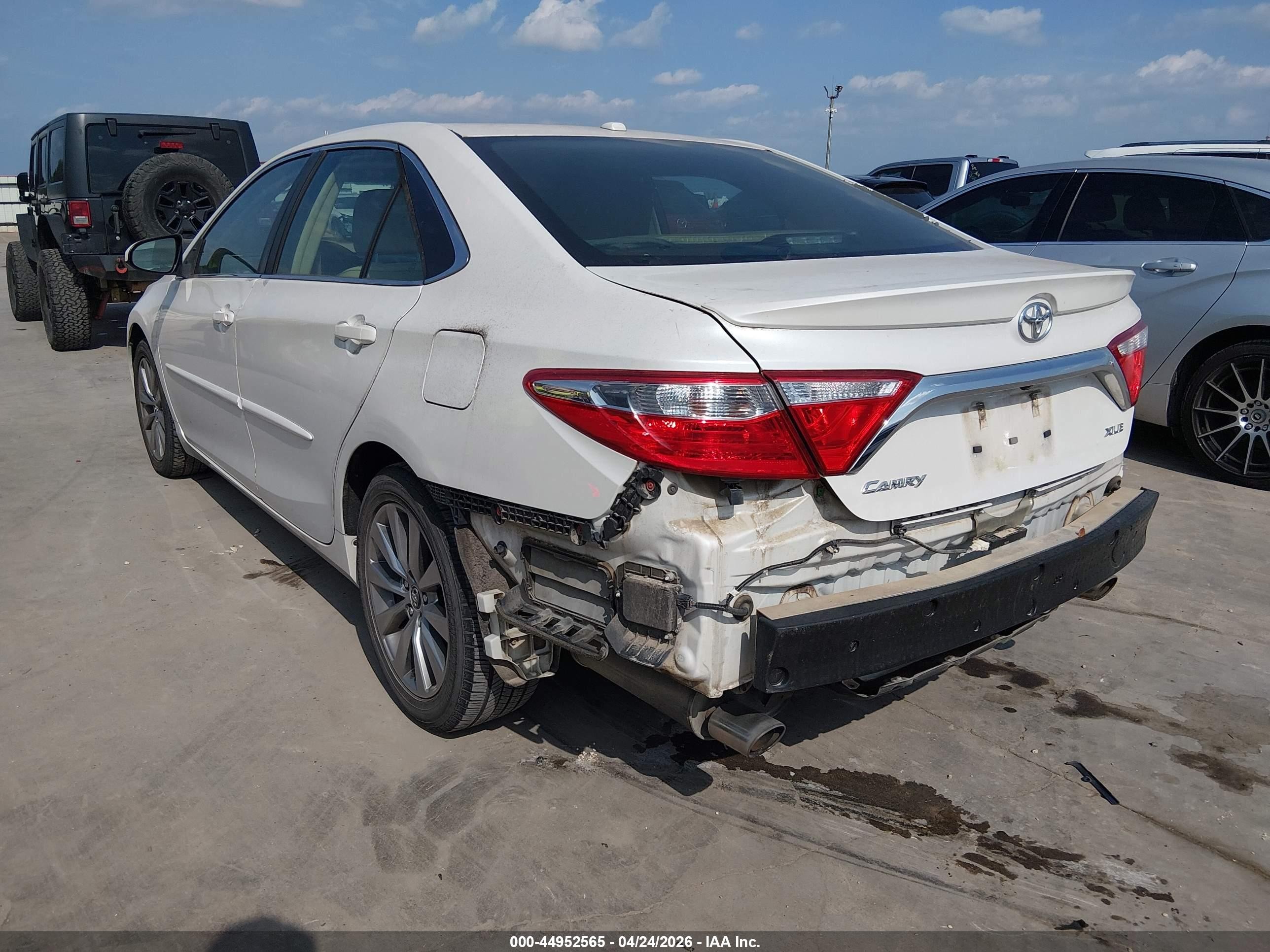 2015 Toyota Camry Xle V6 White vin: 4T1BK1FK0FU567193