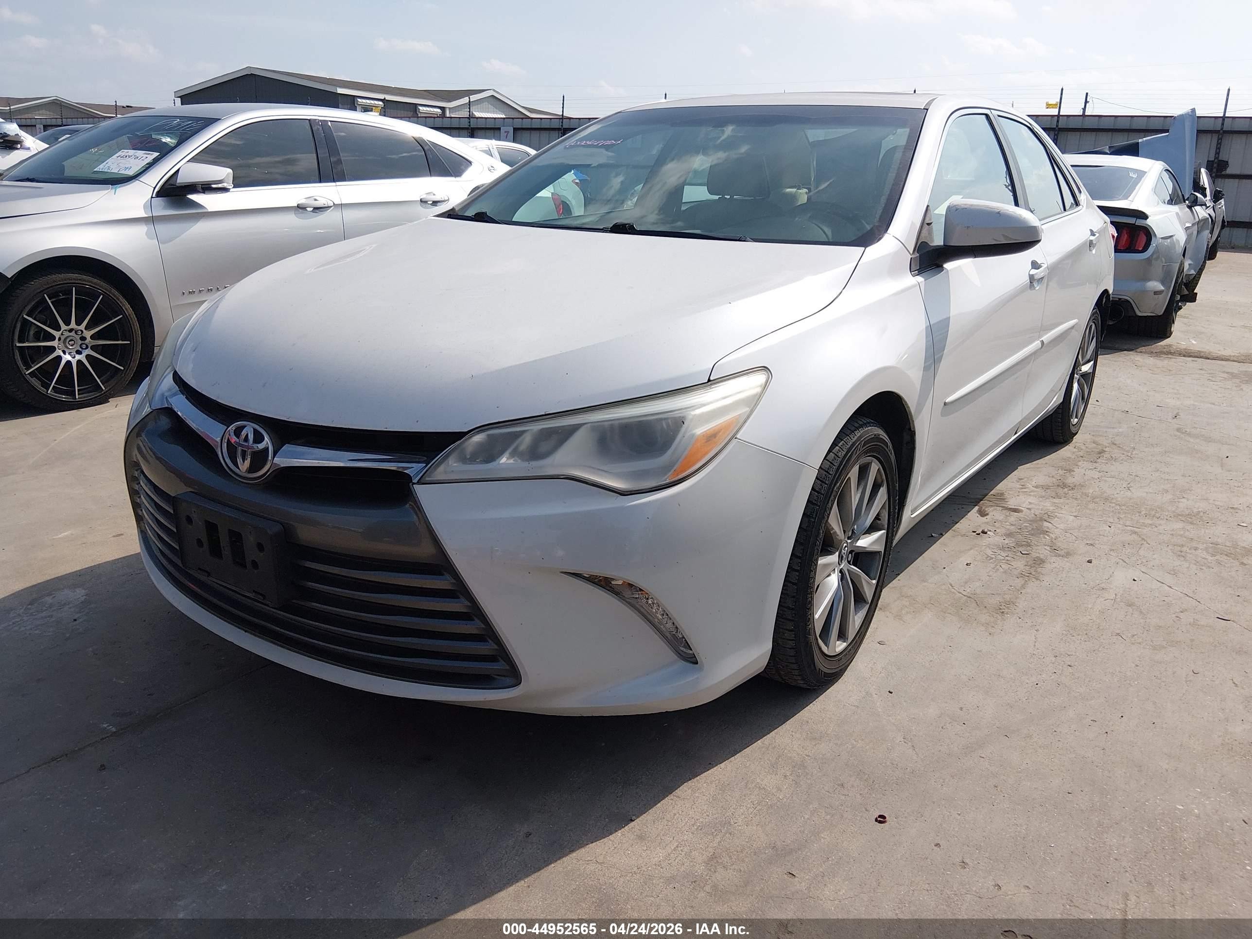 2015 Toyota Camry Xle V6 White vin: 4T1BK1FK0FU567193