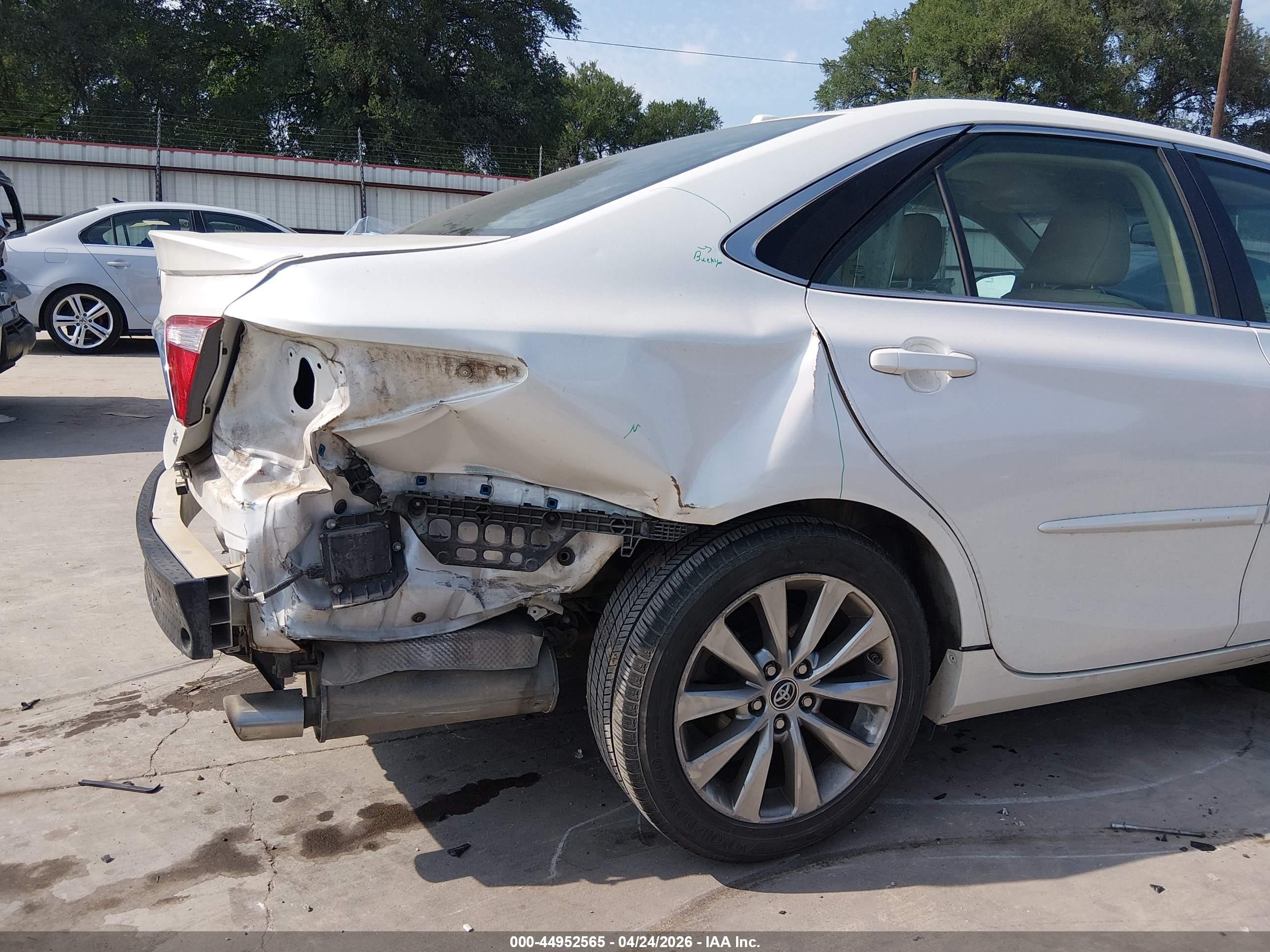 2015 Toyota Camry Xle V6 White vin: 4T1BK1FK0FU567193