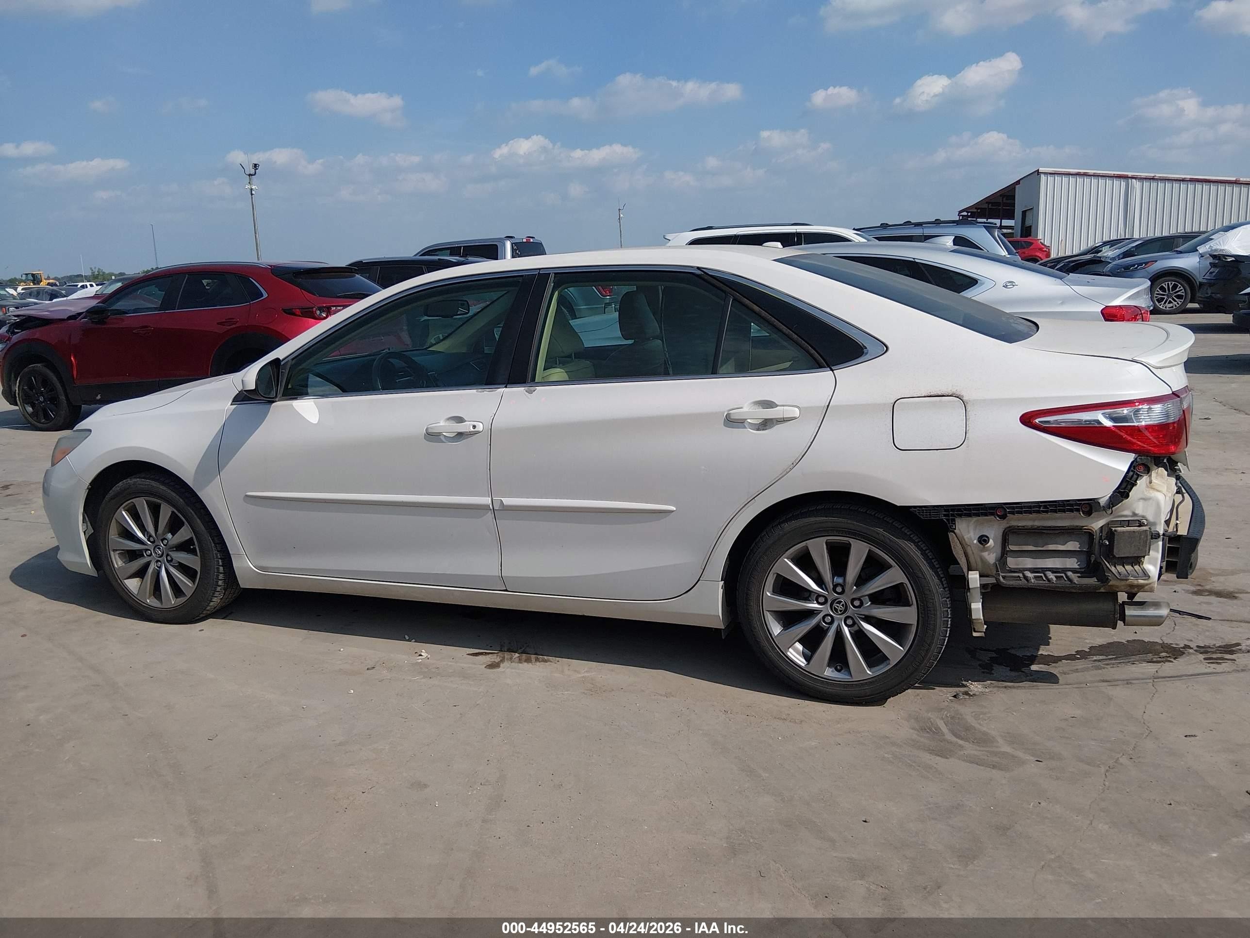 2015 Toyota Camry Xle V6 White vin: 4T1BK1FK0FU567193