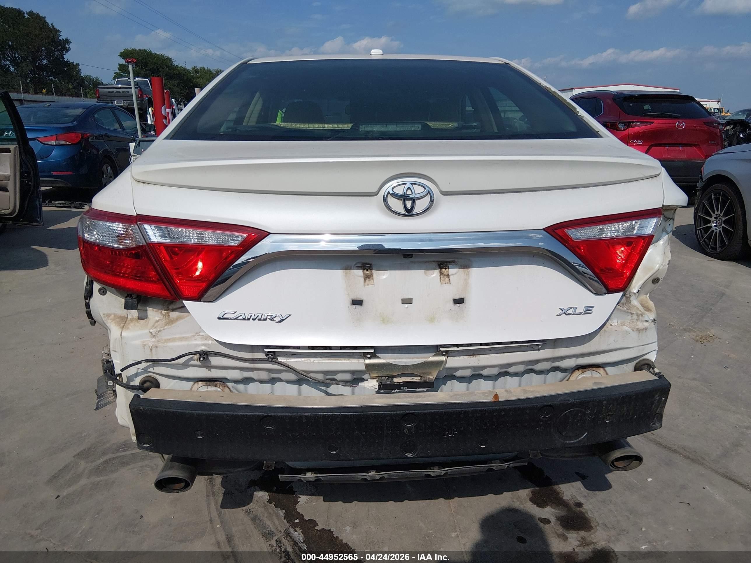 2015 Toyota Camry Xle V6 White vin: 4T1BK1FK0FU567193