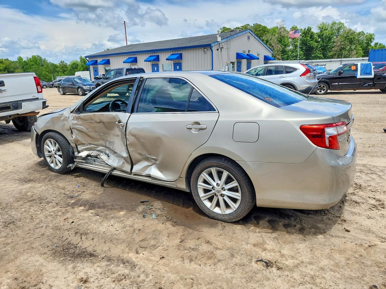 2014 Toyota Camry Xle V6 Gold vin: 4T1BK1FK1EU026250