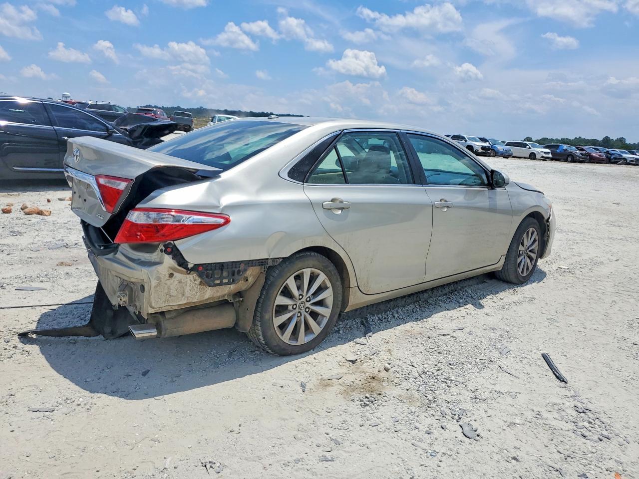 2015 Toyota Camry Xle V6 Beige vin: 4T1BK1FK1FU029070