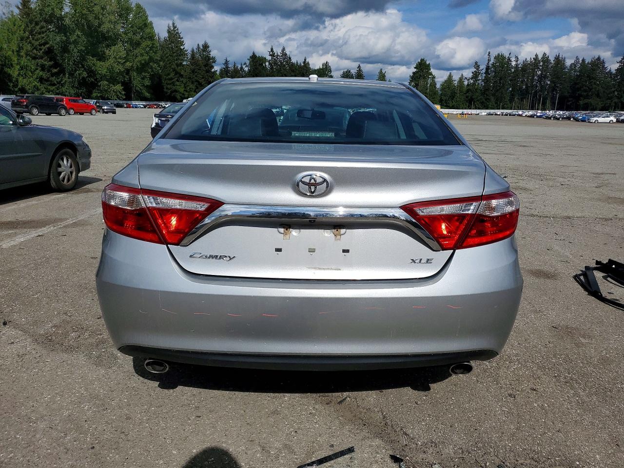 2015 Toyota Camry Xle V6 Silver vin: 4T1BK1FK1FU568062