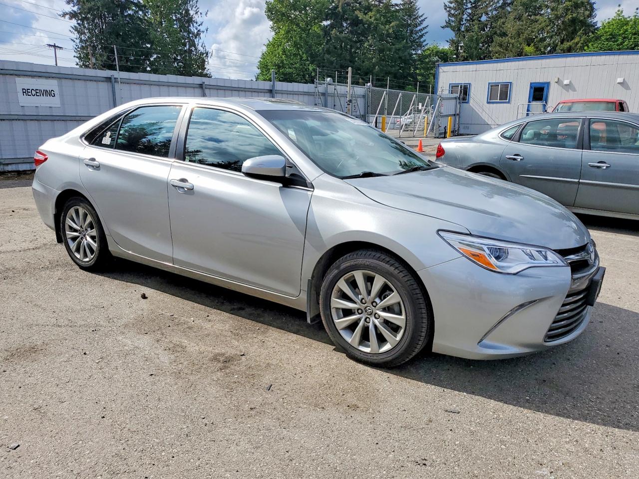 2015 Toyota Camry Xle V6 Silver vin: 4T1BK1FK1FU568062