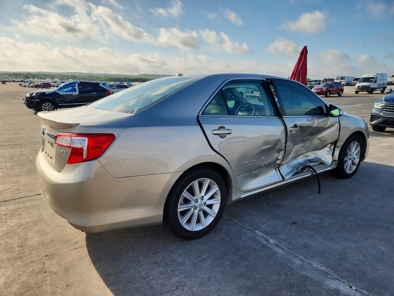 2013 Toyota Camry Xle V6 Beige vin: 4T1BK1FK2DU528330
