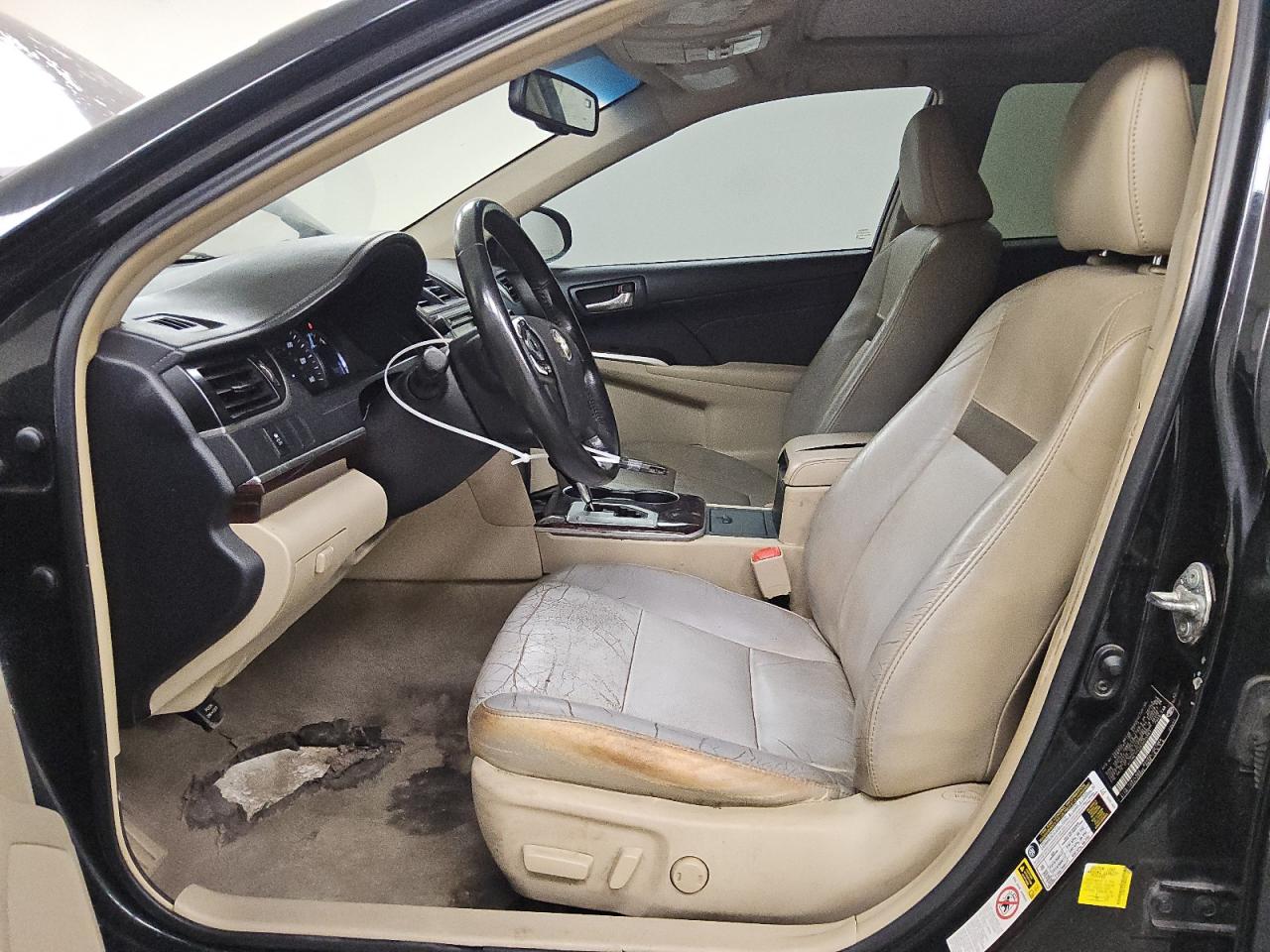 2014 Toyota Camry Xle V6 Black vin: 4T1BK1FK2EU025561 Damage: Left Front Carpet, Torn, 9 To 10 Inches