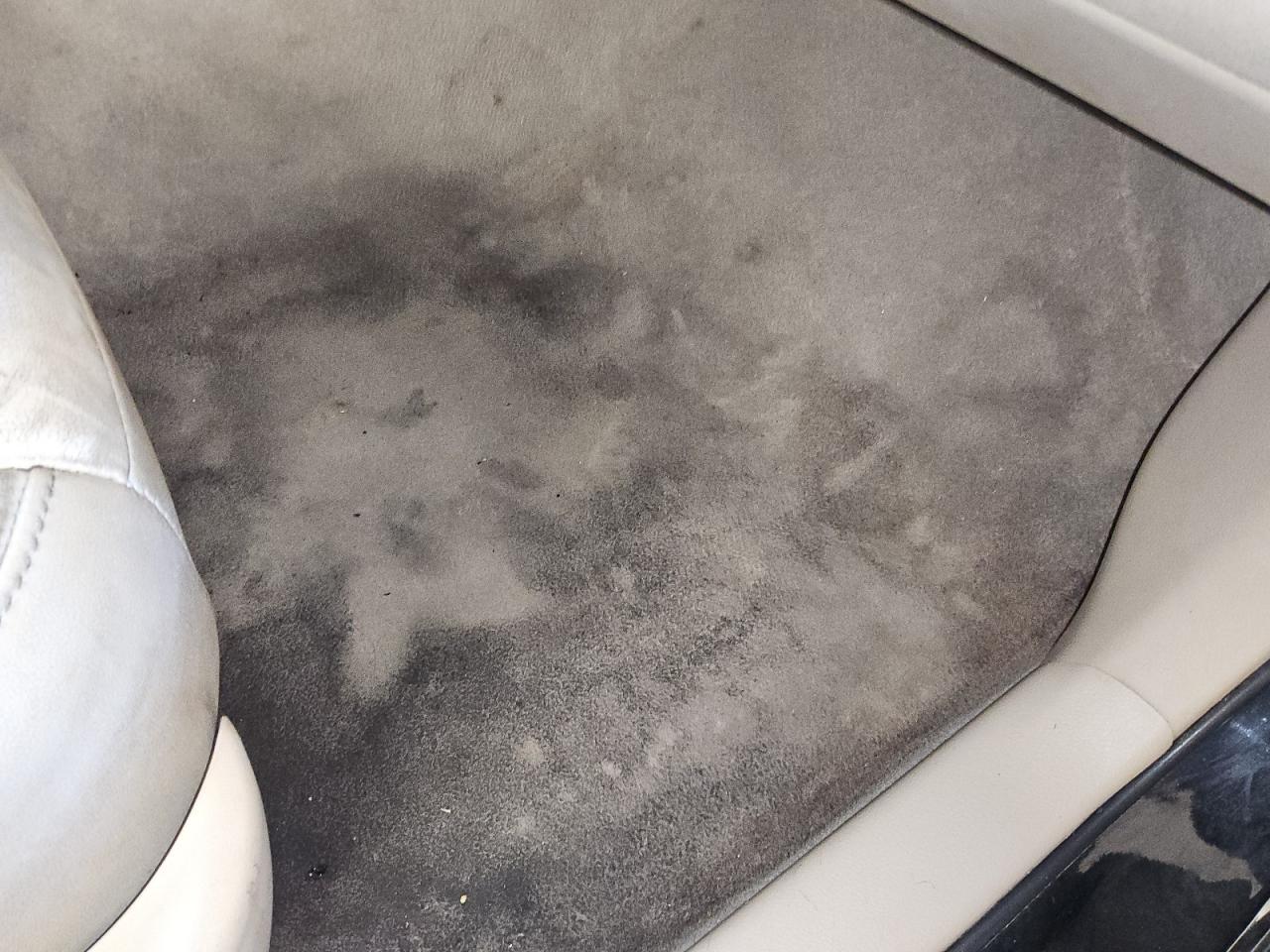 2014 Toyota Camry Xle V6 Black vin: 4T1BK1FK2EU025561 Damage: Right Front Carpet, Stained, Permanent