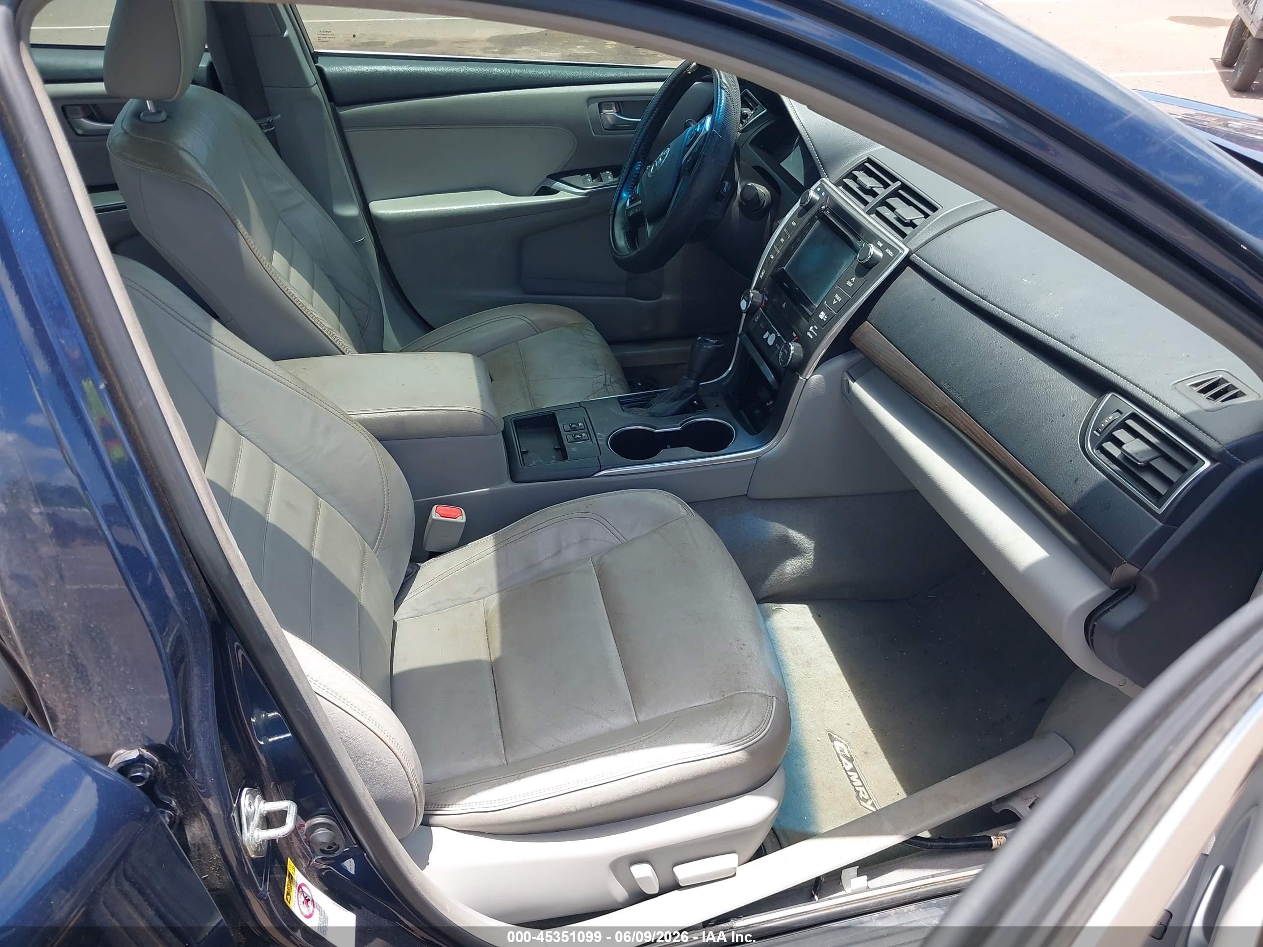 2015 Toyota Camry Xle V6 Blue vin: 4T1BK1FK2FU565591