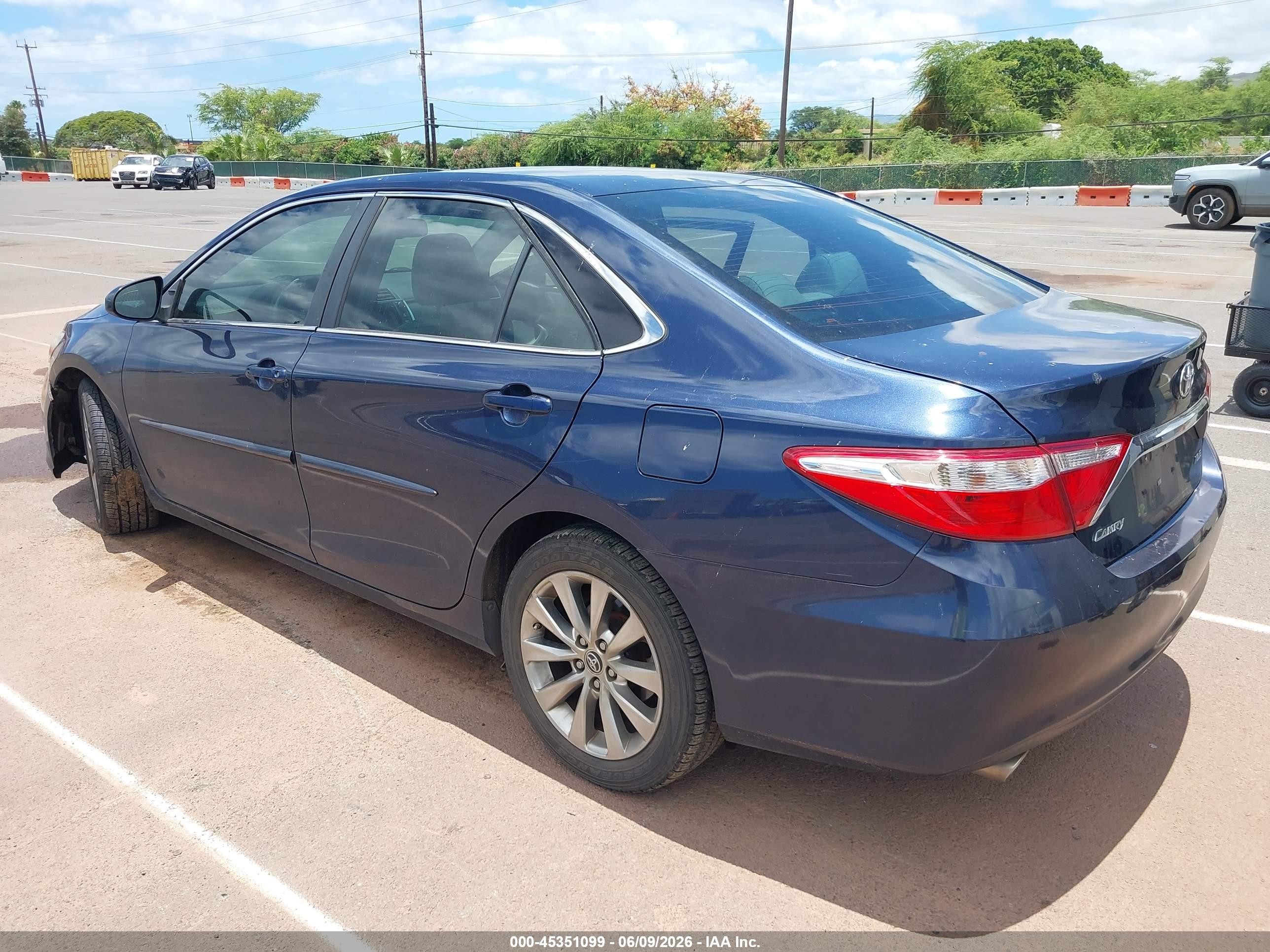 2015 Toyota Camry Xle V6 Blue vin: 4T1BK1FK2FU565591