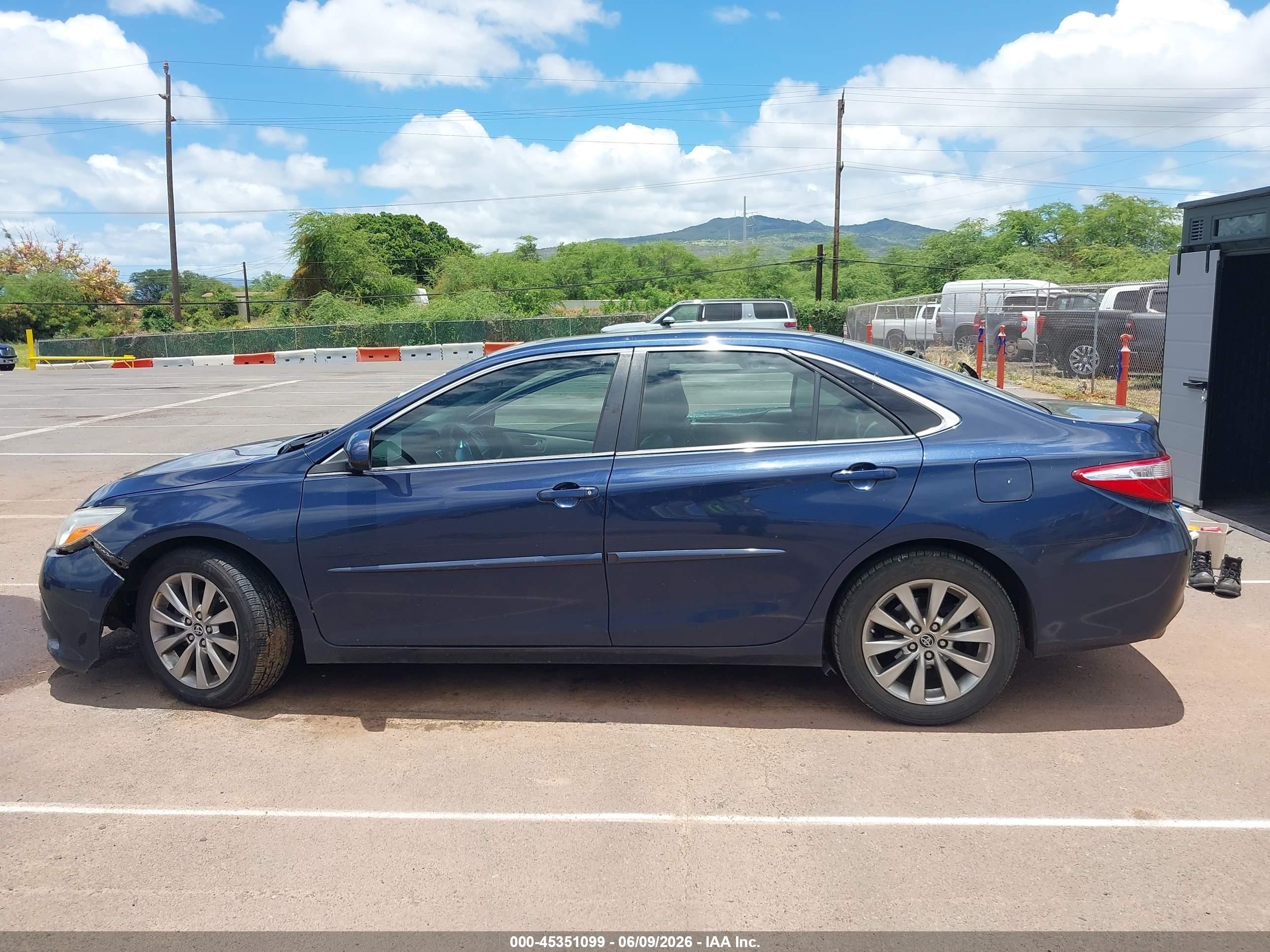 2015 Toyota Camry Xle V6 Blue vin: 4T1BK1FK2FU565591