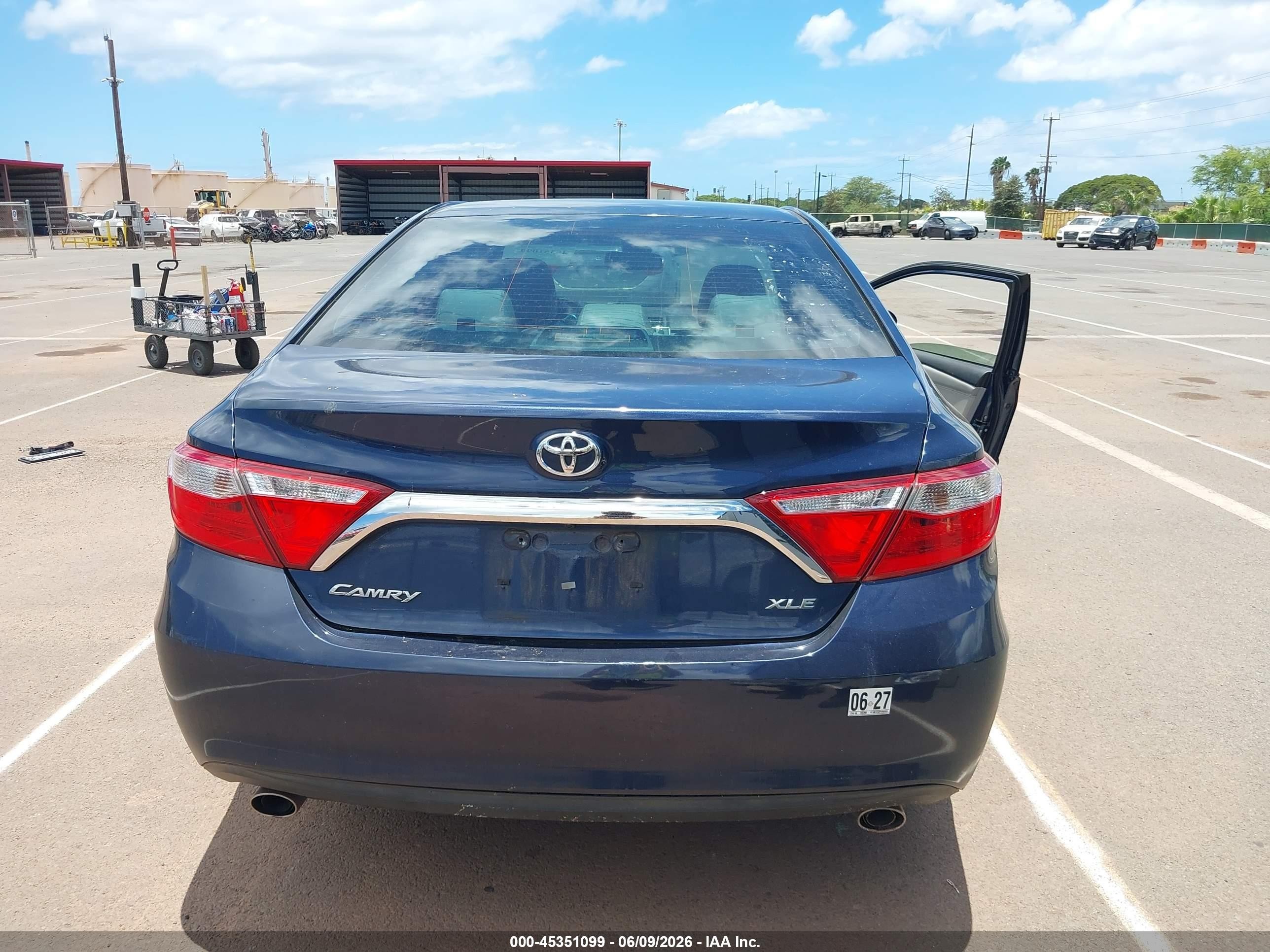 2015 Toyota Camry Xle V6 Blue vin: 4T1BK1FK2FU565591