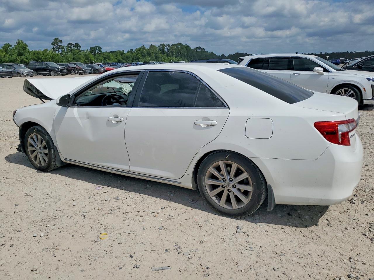 2014 Toyota Camry Xle V6 White vin: 4T1BK1FK5EU547021