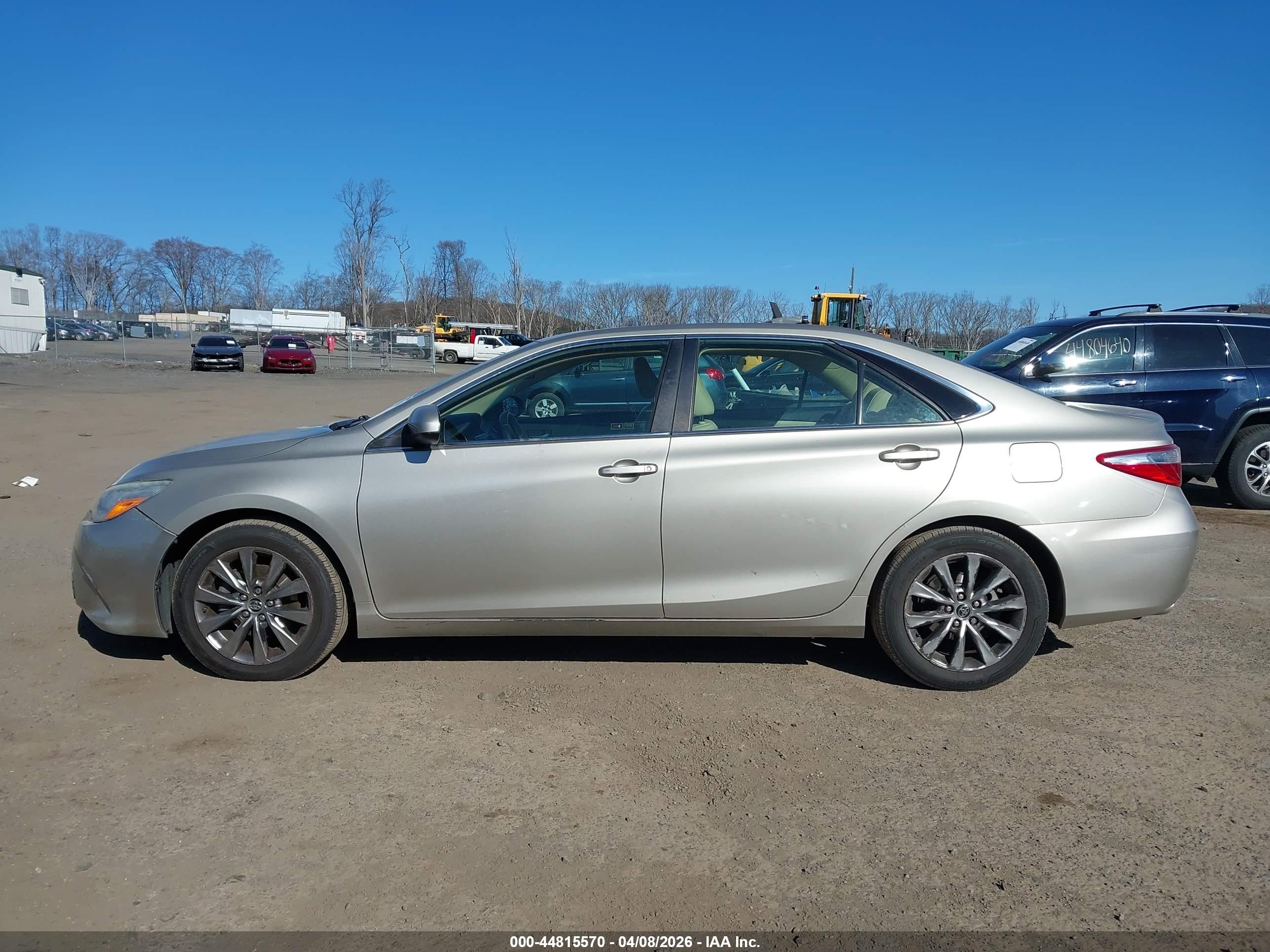 2015 Toyota Camry Xle V6 Beige vin: 4T1BK1FK6FU557932