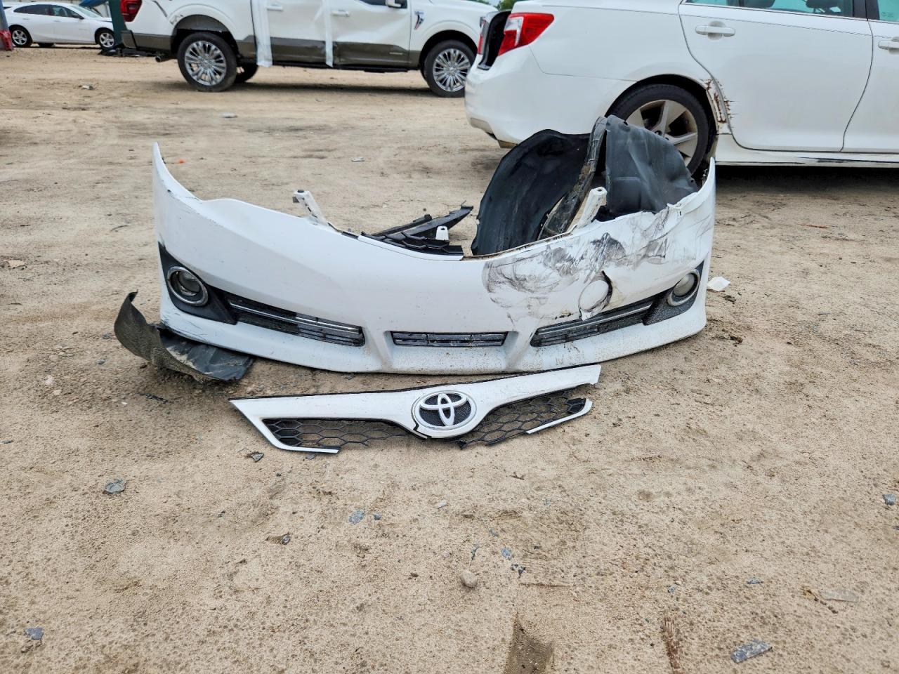 2014 Toyota Camry Se V6 White vin: 4T1BK1FK8EU025094