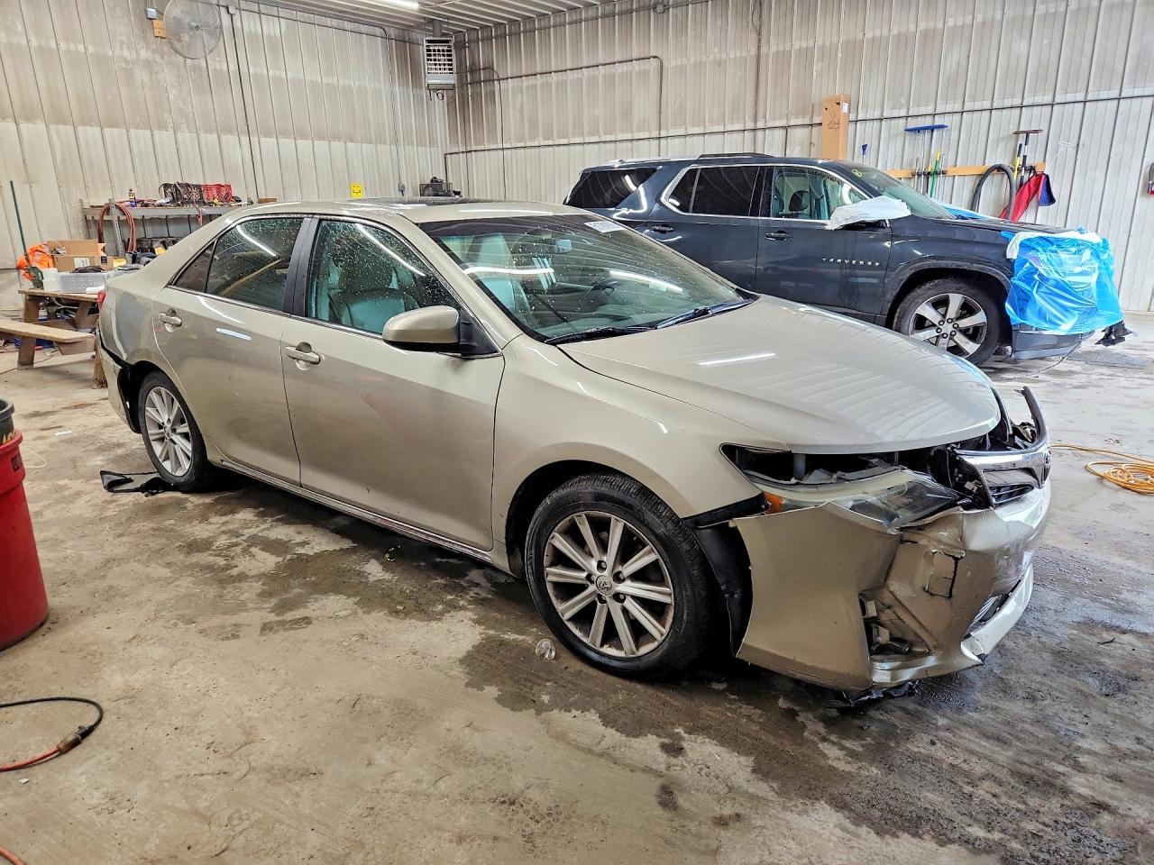 2014 Toyota Camry Xle V6 Бежевый vin: 4T1BK1FK8EU027590