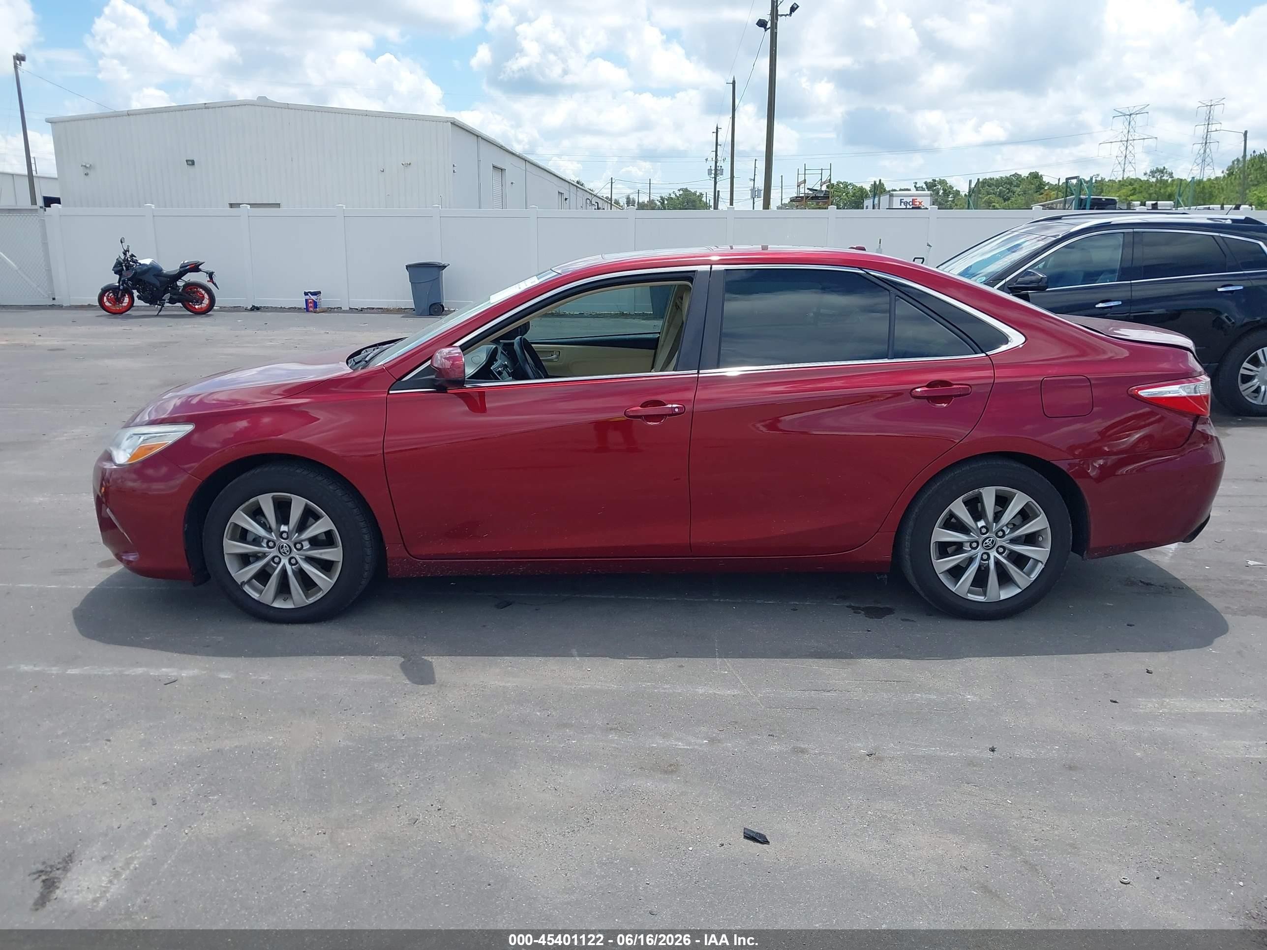 2015 Toyota Camry Xle V6 Red vin: 4T1BK1FK8FU565921