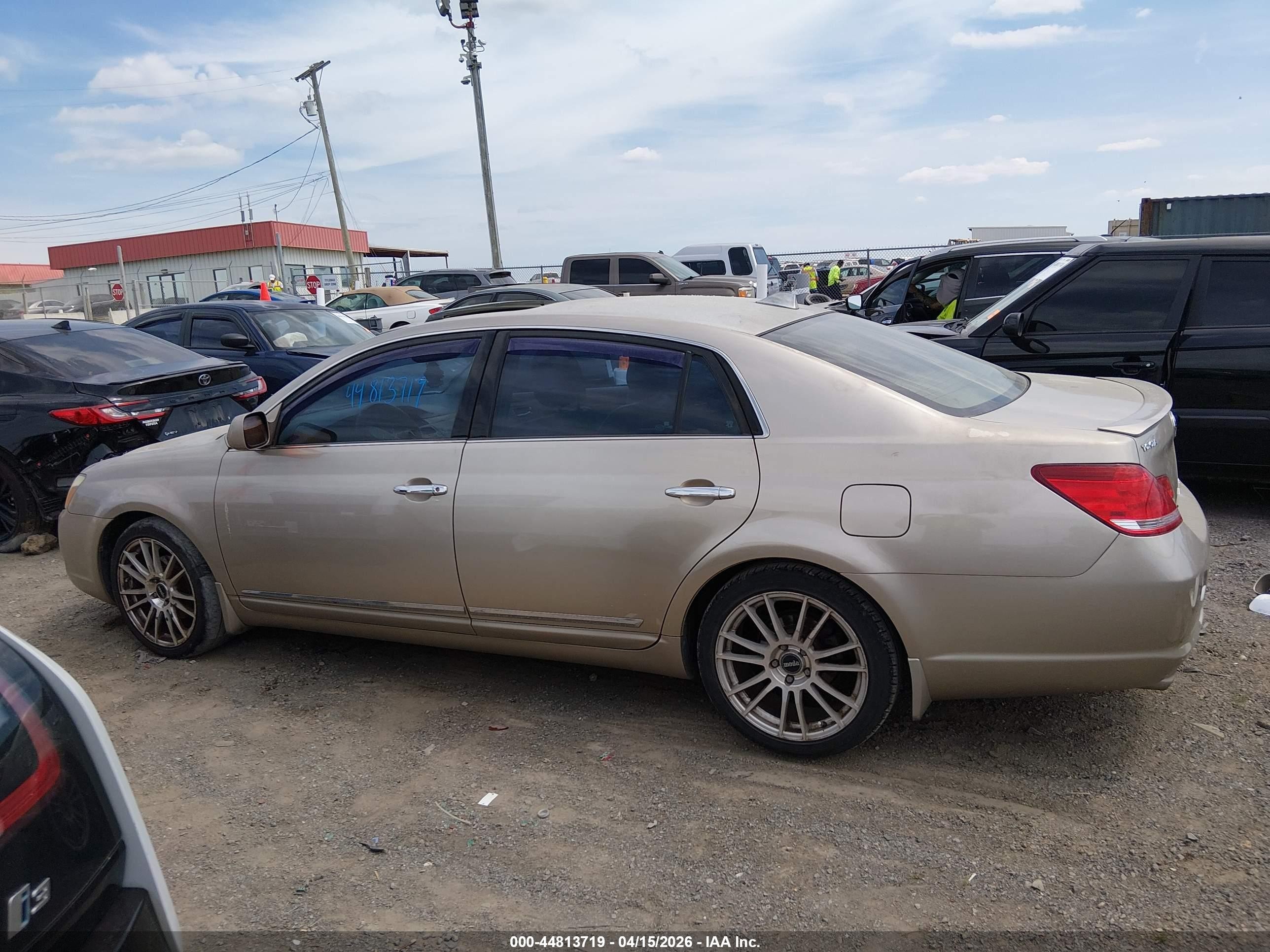 2005 Toyota Avalon Xls Gold vin: 4T1BK36B05U038675