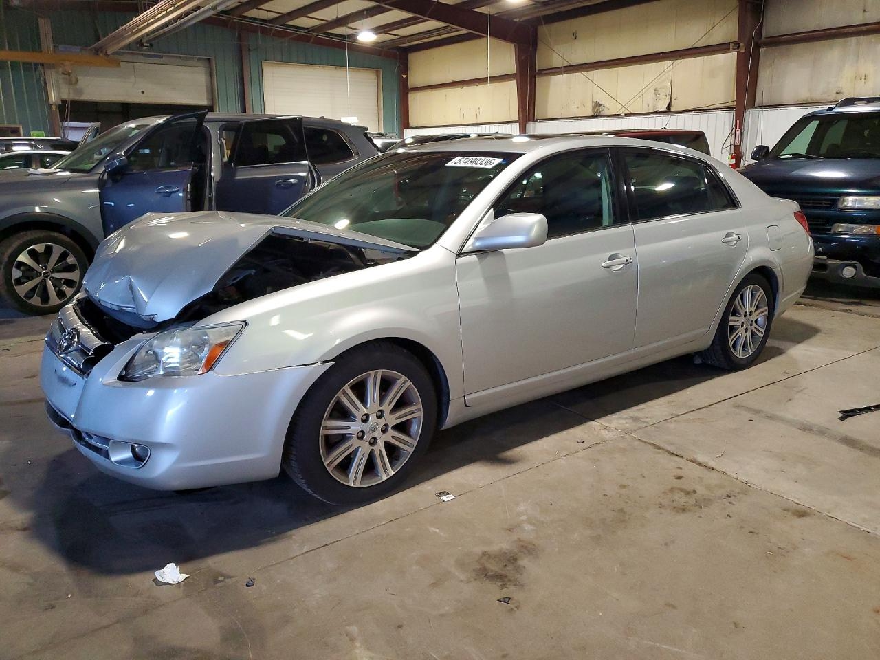 2005 Toyota Avalon Silver vin: 4T1BK36B05U047750