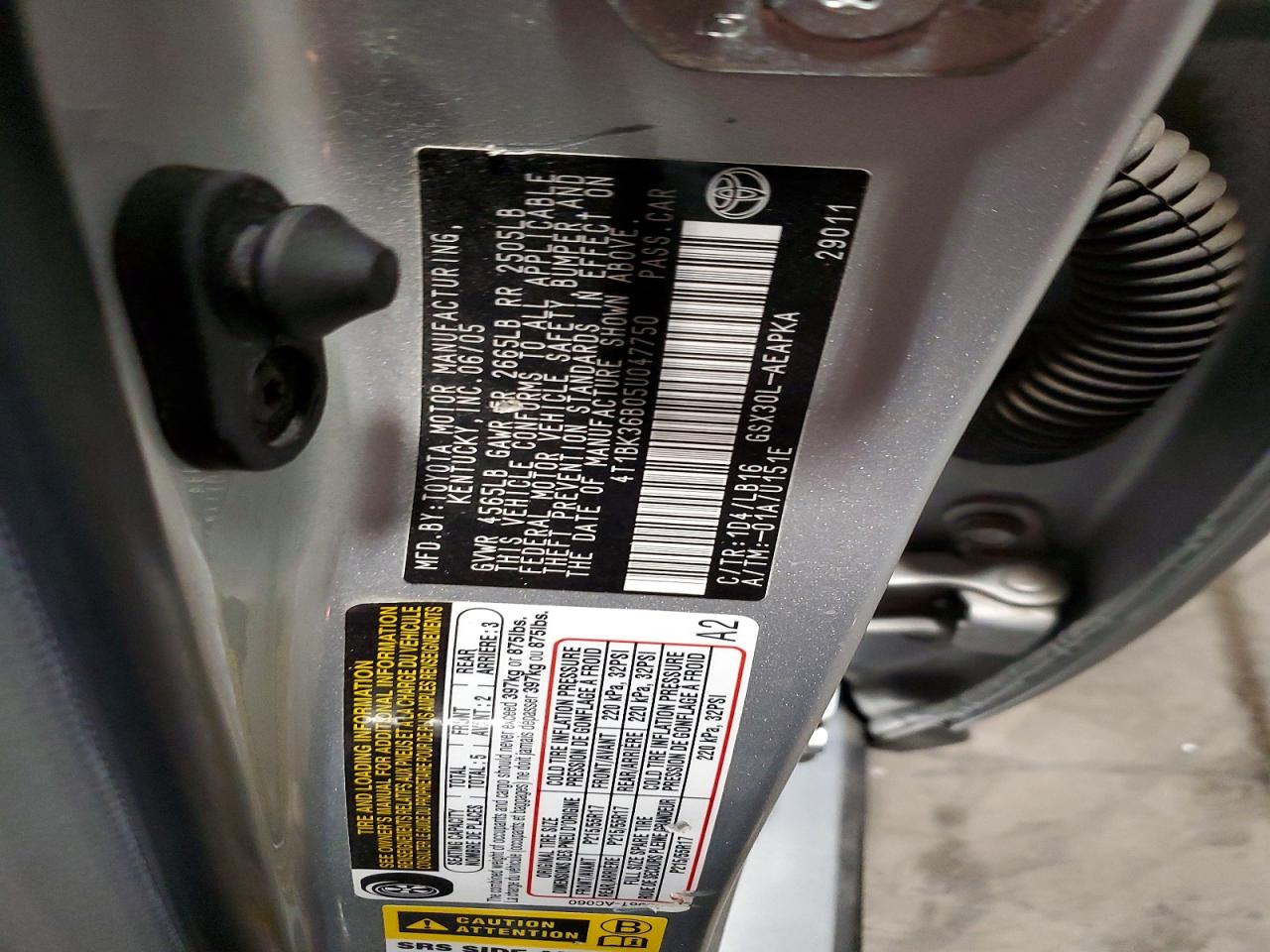 2005 Toyota Avalon Silver vin: 4T1BK36B05U047750