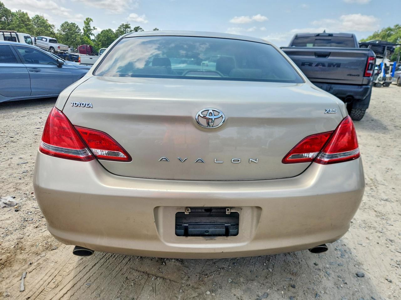 2005 Toyota Avalon Xls Gold vin: 4T1BK36B05U057372
