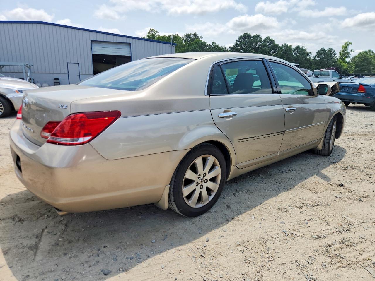 2005 Toyota Avalon Xls Gold vin: 4T1BK36B05U057372