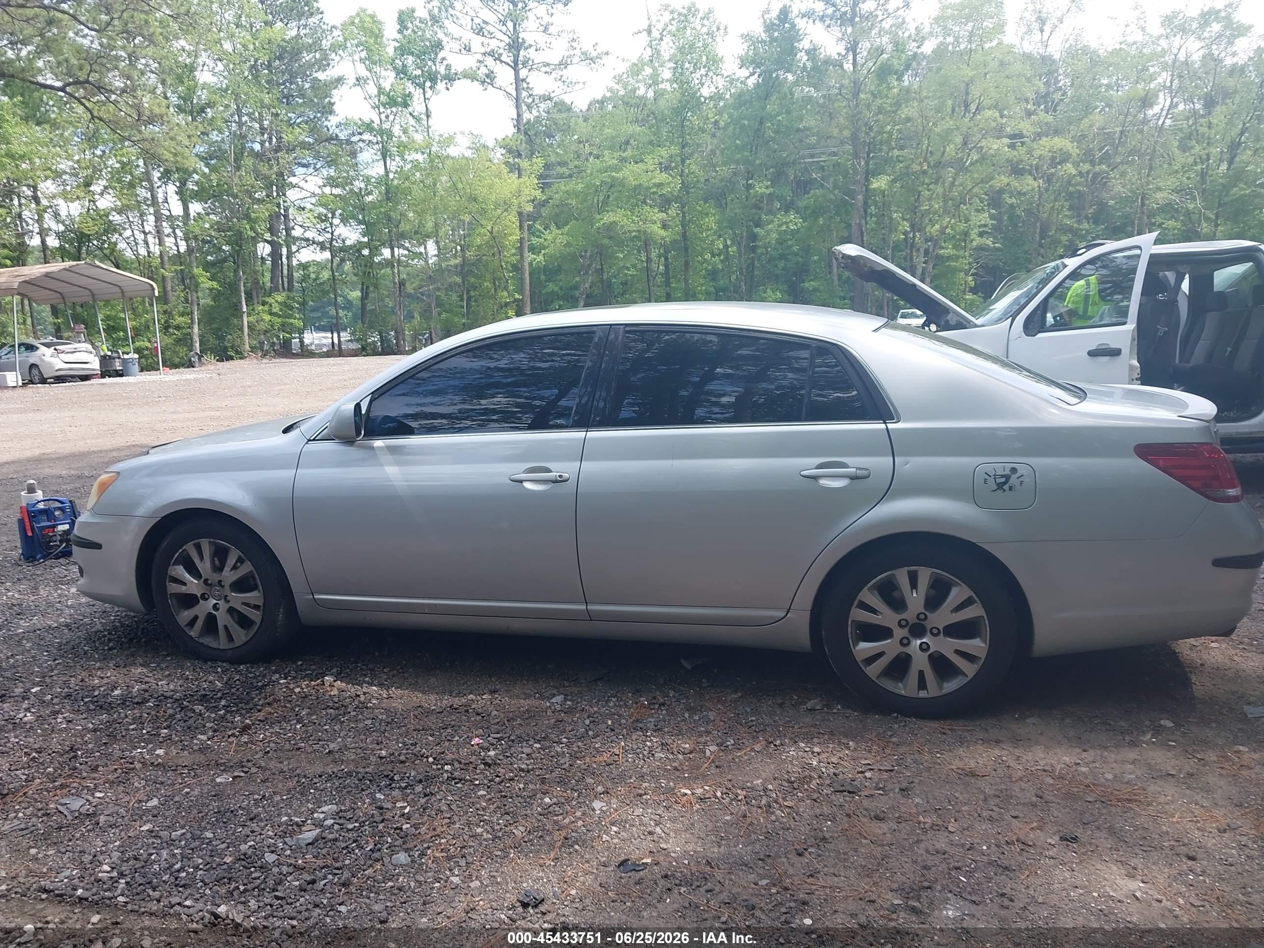 2008 Toyota Avalon Touring Silver vin: 4T1BK36B08U309576