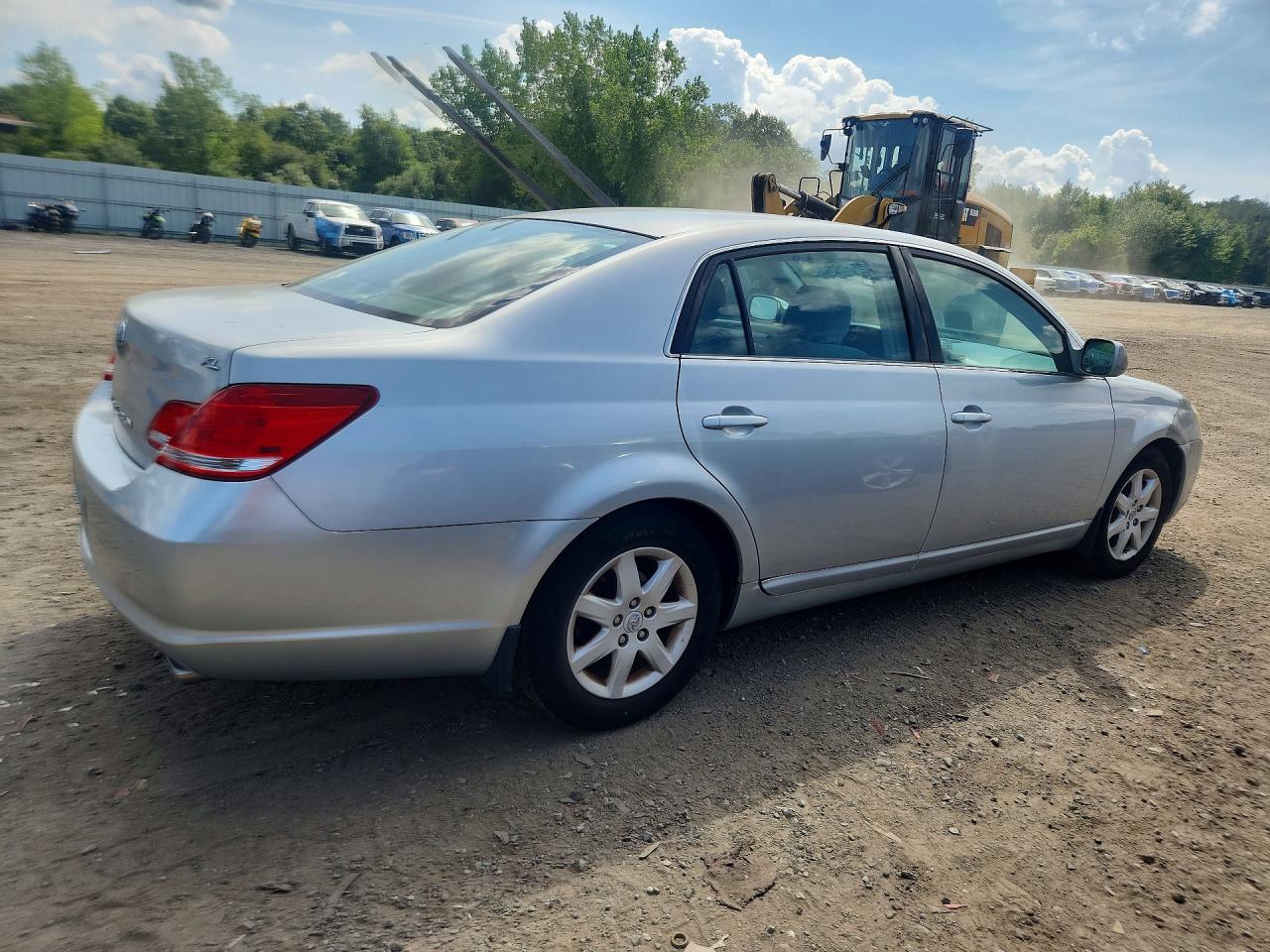 2005 Toyota Avalon Xl Серебряный vin: 4T1BK36B15U009699