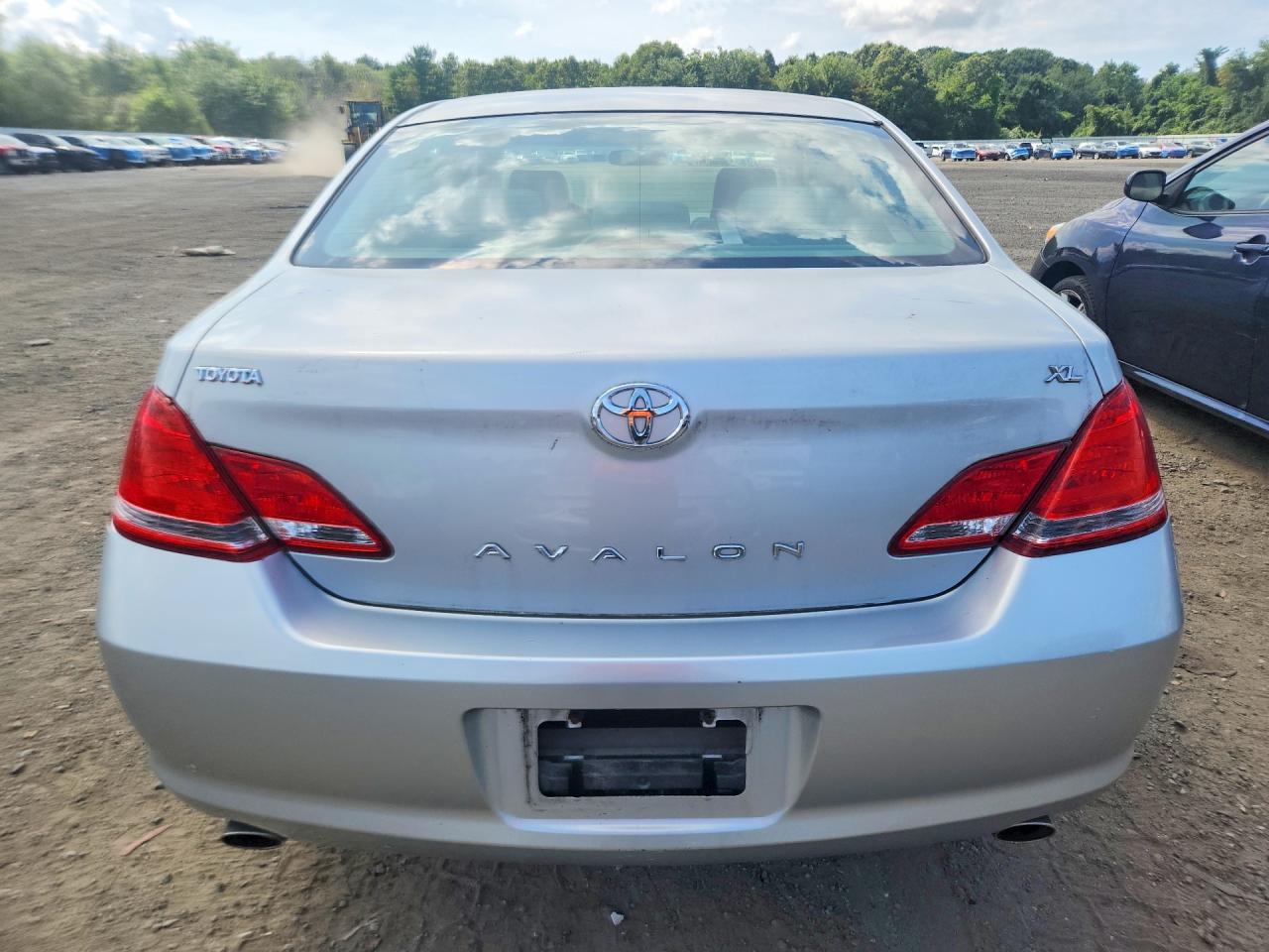 2005 Toyota Avalon Xl Серебряный vin: 4T1BK36B15U009699