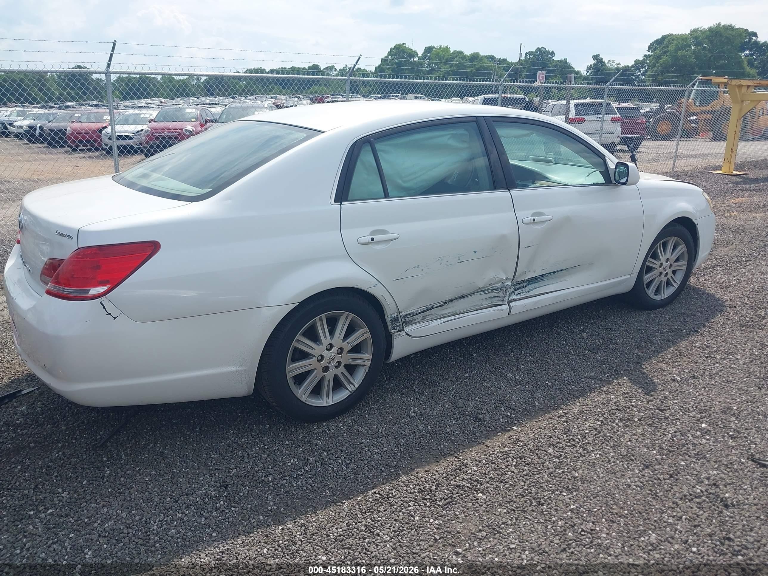 2005 Toyota Avalon Limited White vin: 4T1BK36B15U016328