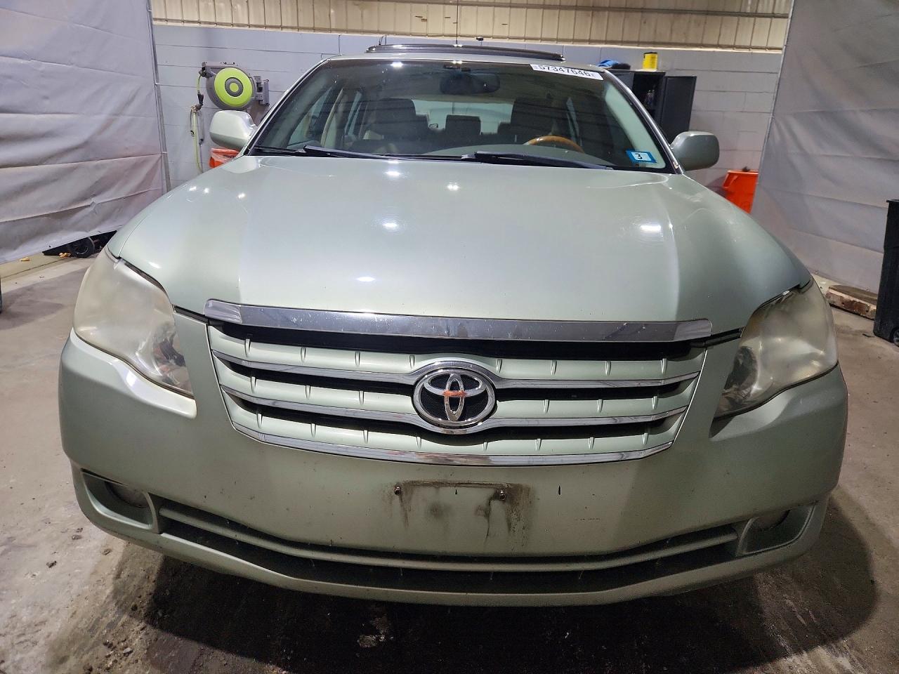 2005 Toyota Avalon Limited Green vin: 4T1BK36B15U040094