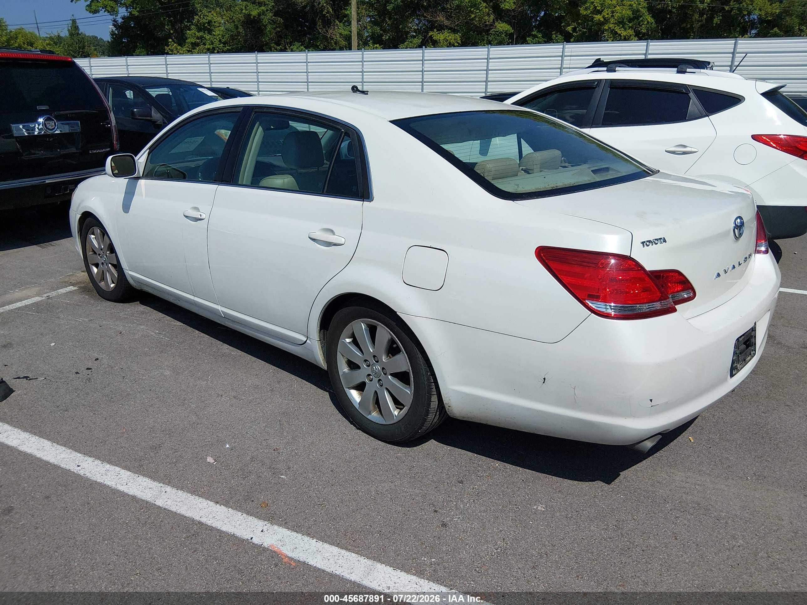 2005 Toyota Avalon Xls White vin: 4T1BK36B15U056876