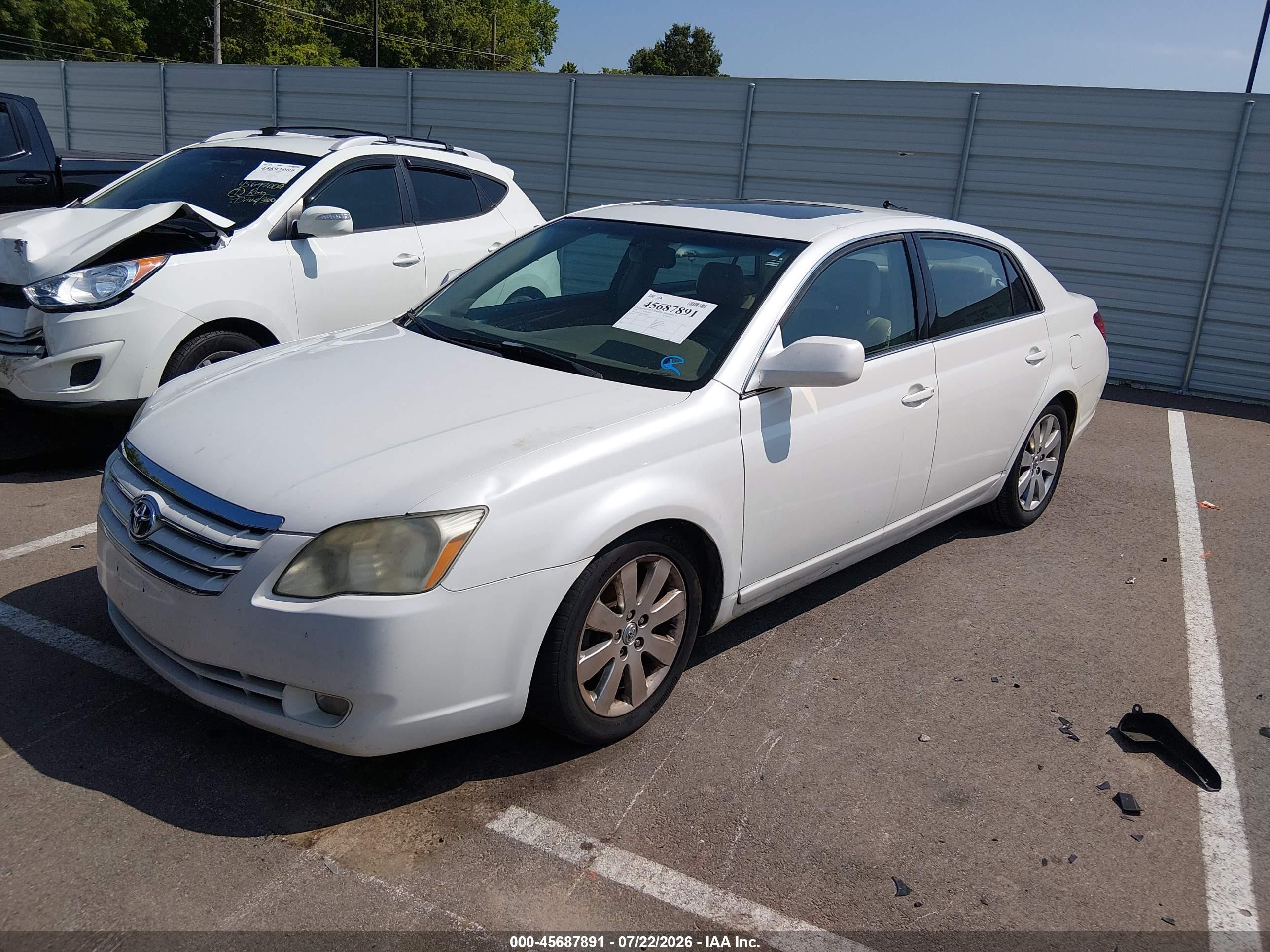 2005 Toyota Avalon Xls White vin: 4T1BK36B15U056876
