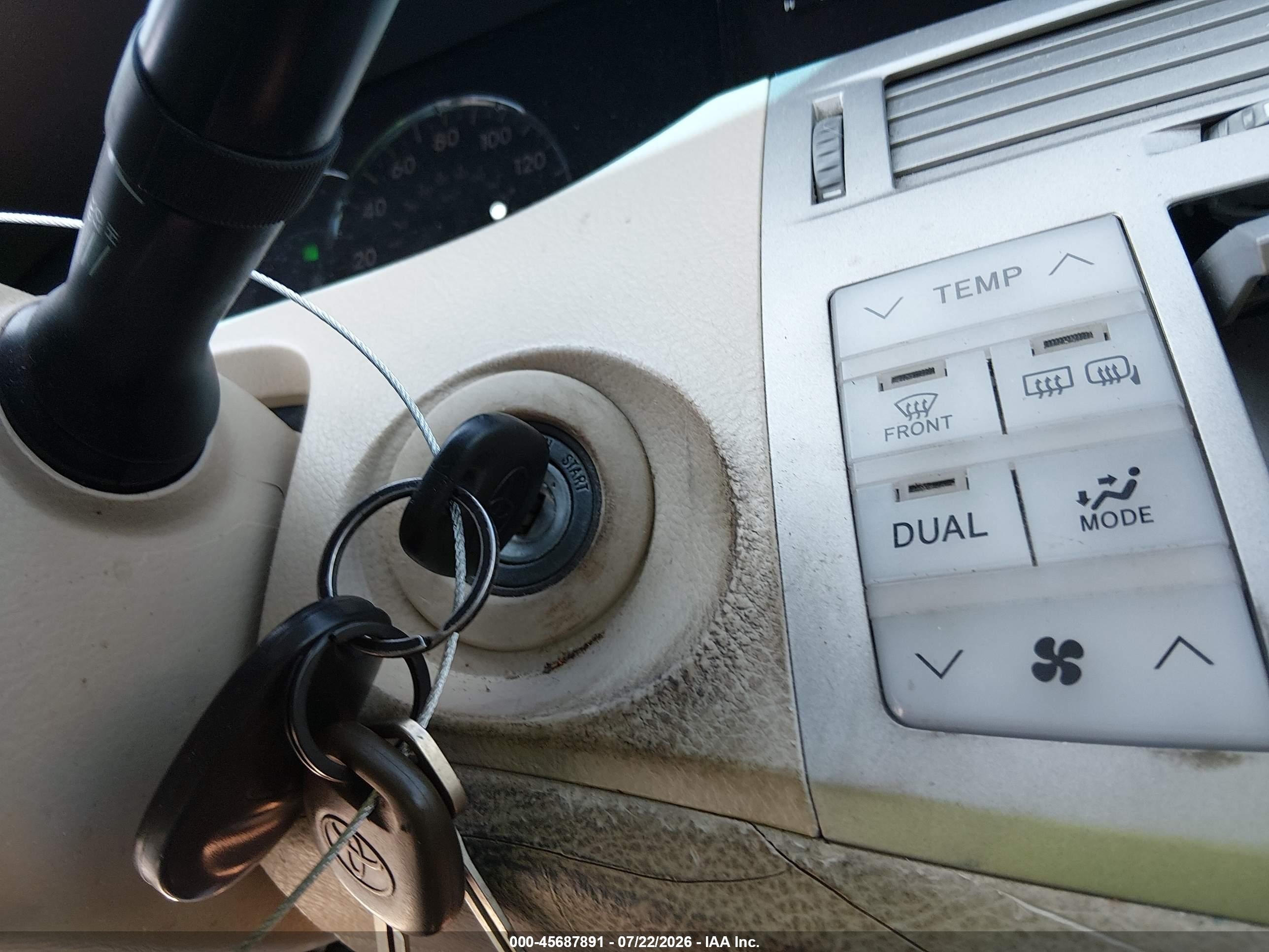 2005 Toyota Avalon Xls White vin: 4T1BK36B15U056876