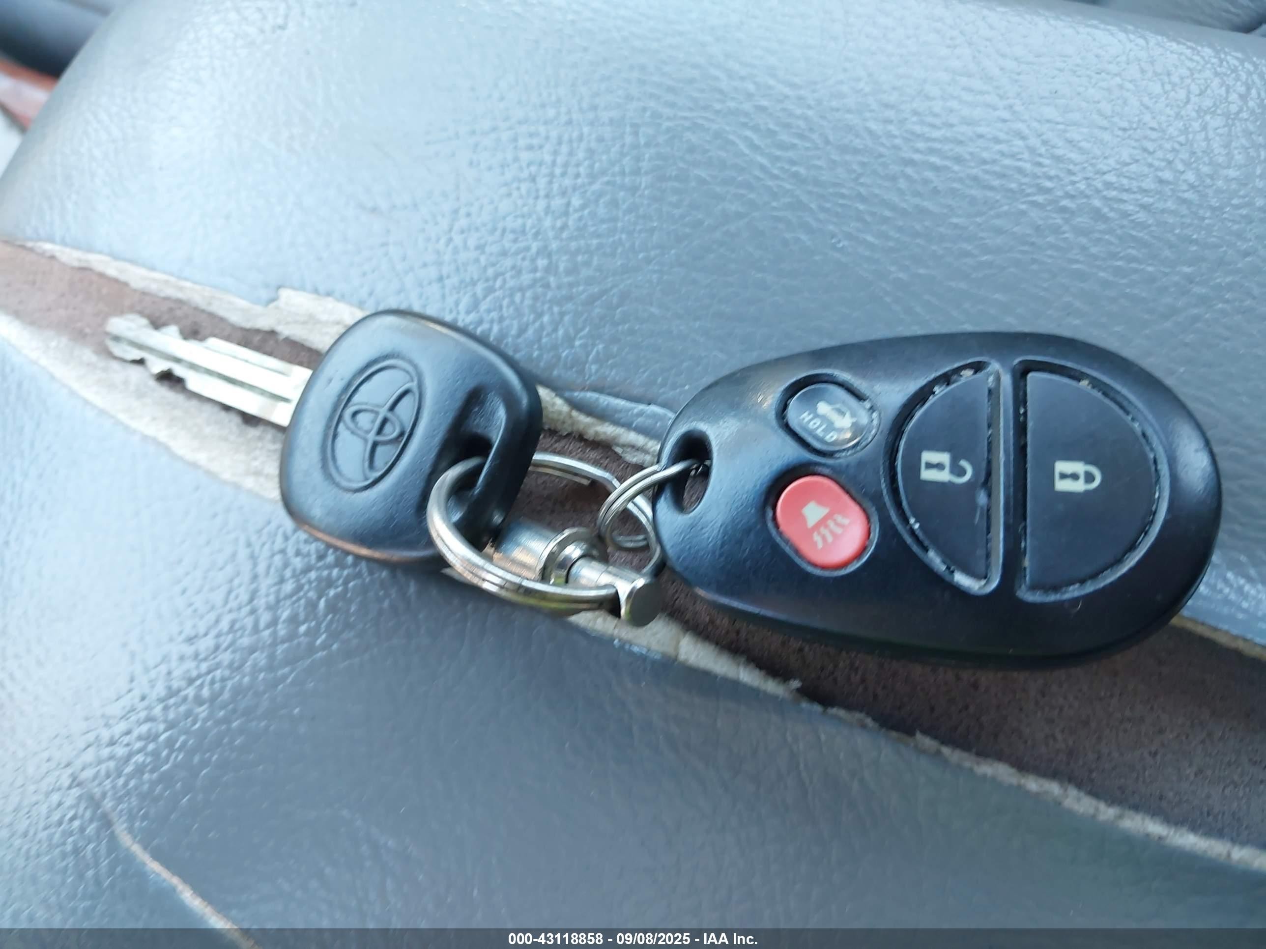 2005 Toyota Avalon Xls White vin: 4T1BK36B15U059714