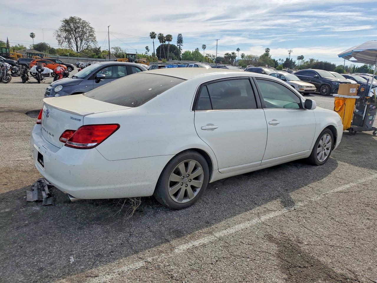 2007 Toyota Avalon White vin: 4T1BK36B17U226561