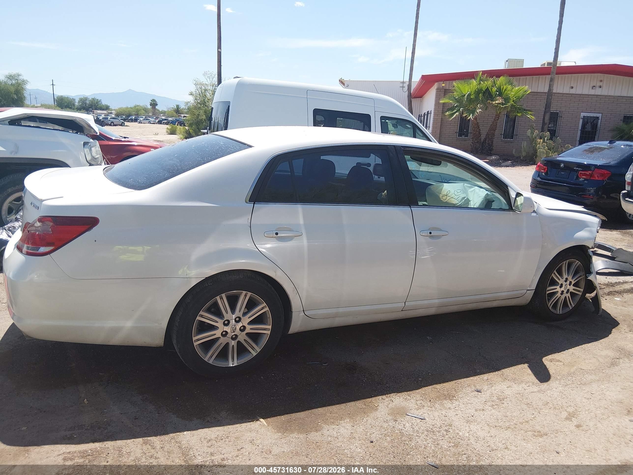 2007 Toyota Avalon Limited White vin: 4T1BK36B27U213169