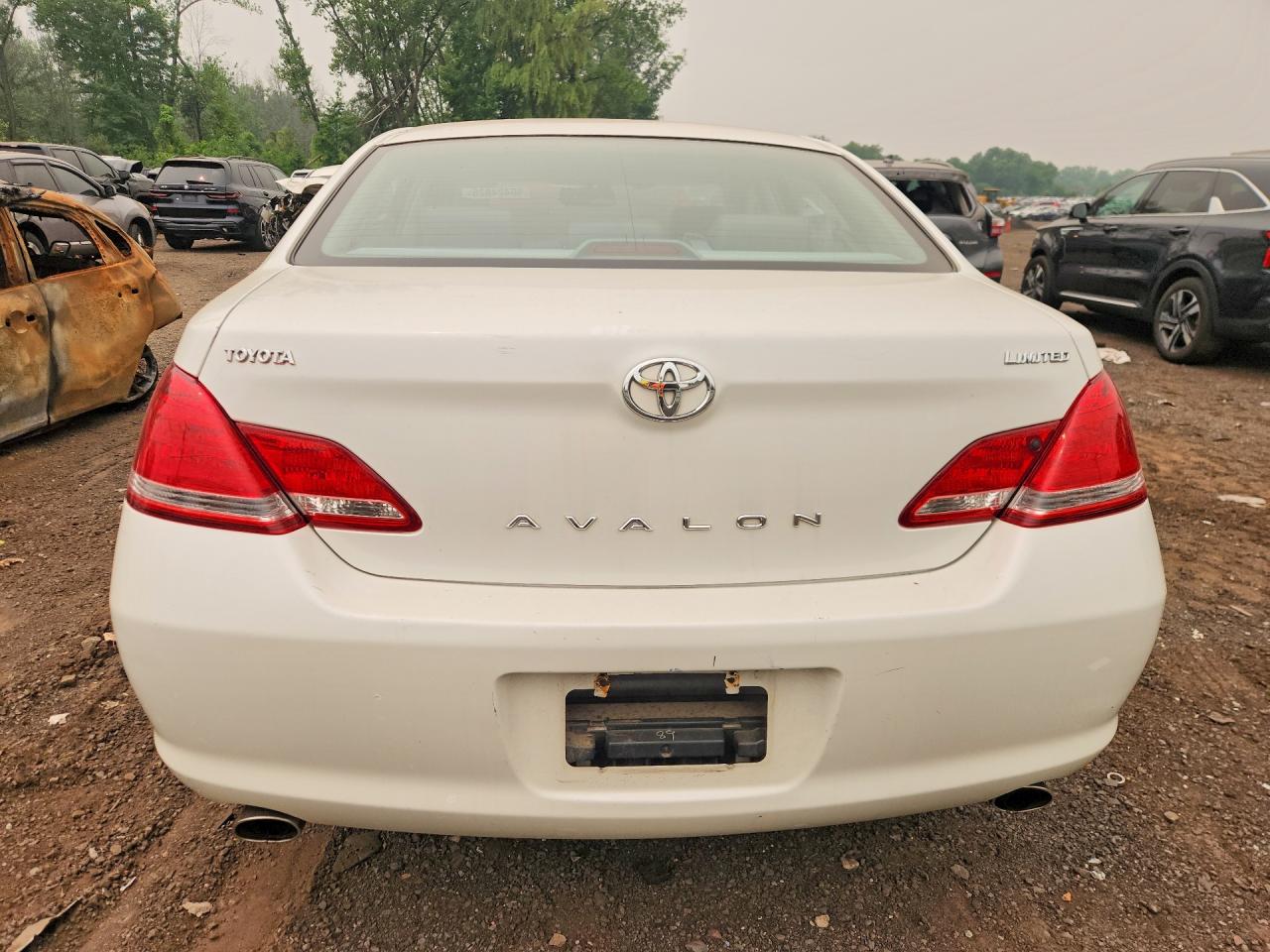 2007 Toyota Avalon Limited White vin: 4T1BK36B27U232806