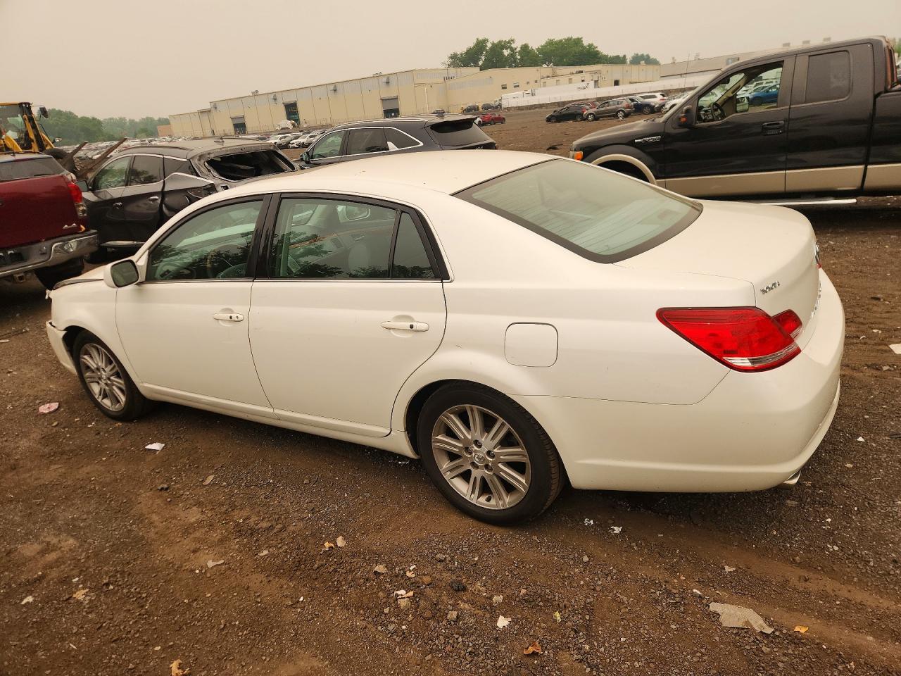 2007 Toyota Avalon Limited White vin: 4T1BK36B27U232806