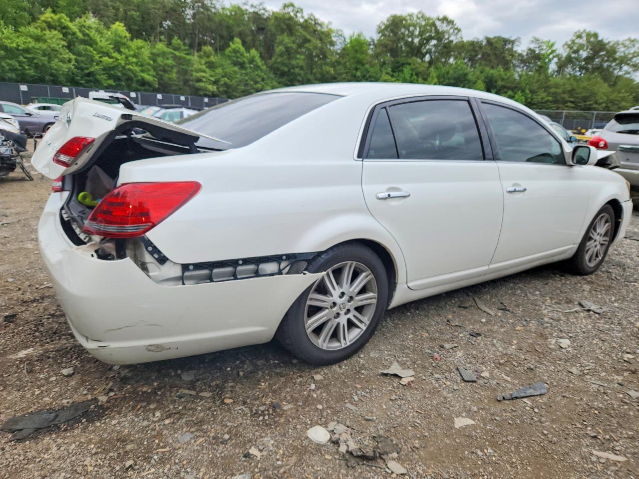 2008 Toyota Avalon Limited White vin: 4T1BK36B28U289413