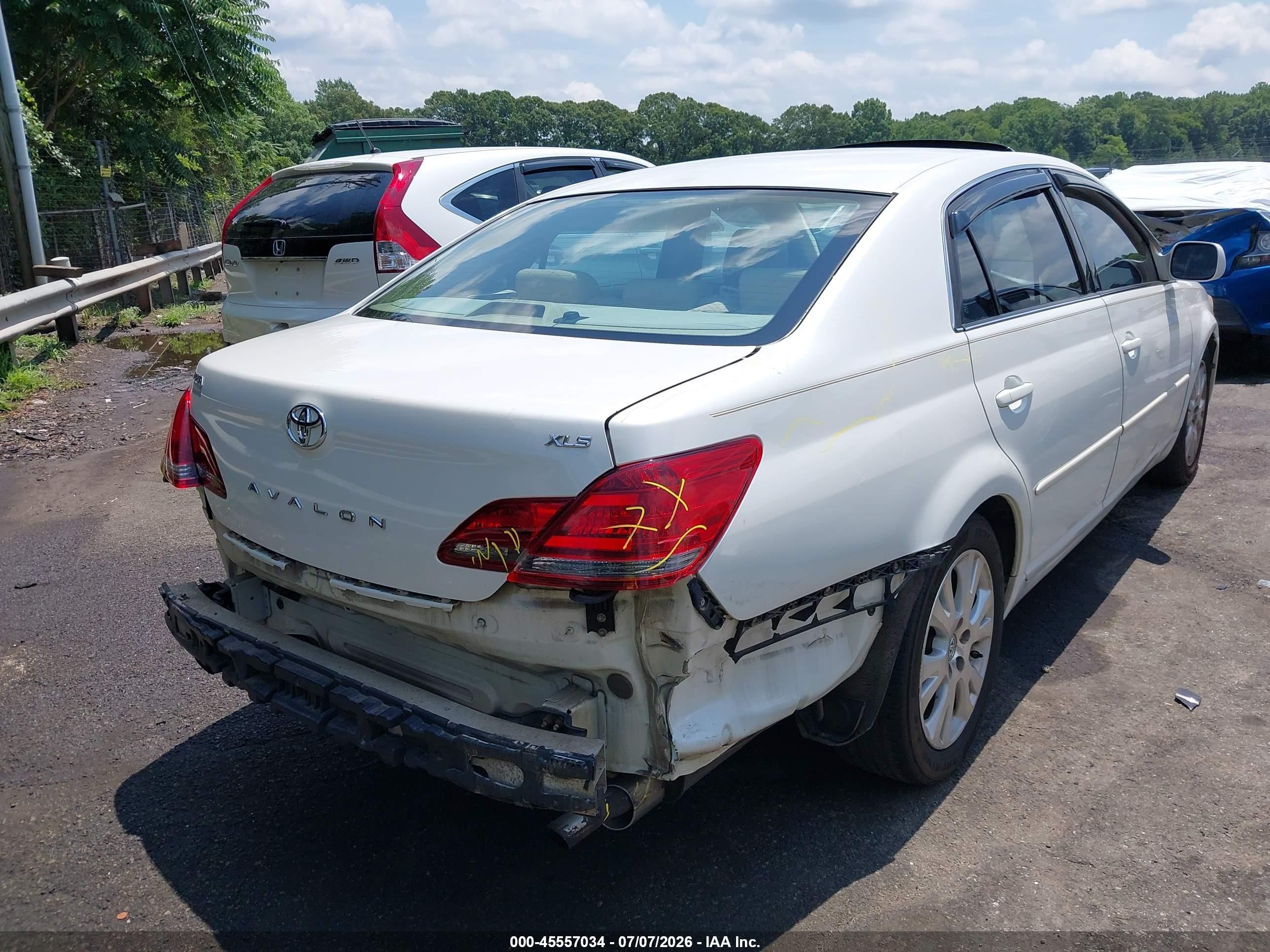 2008 Toyota Avalon Xls White vin: 4T1BK36B28U301074