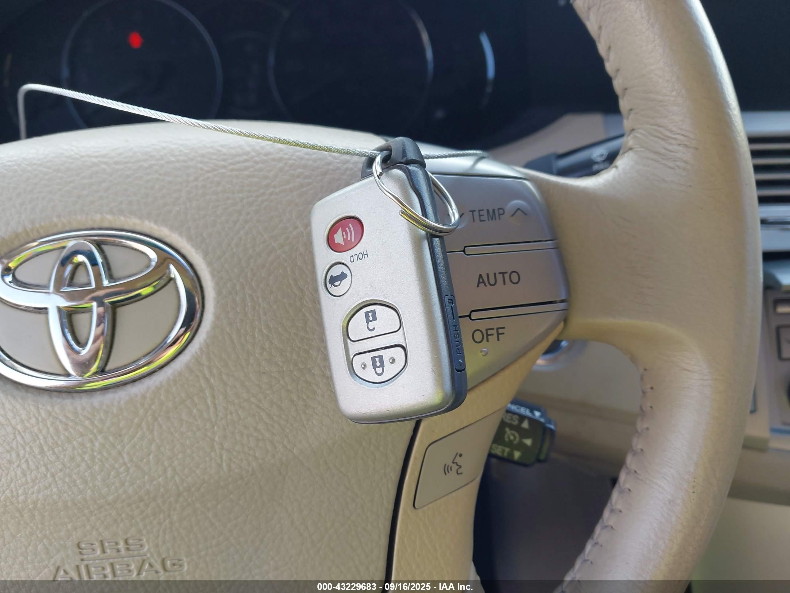 2008 Toyota Avalon Limited Золотой vin: 4T1BK36B28U305478