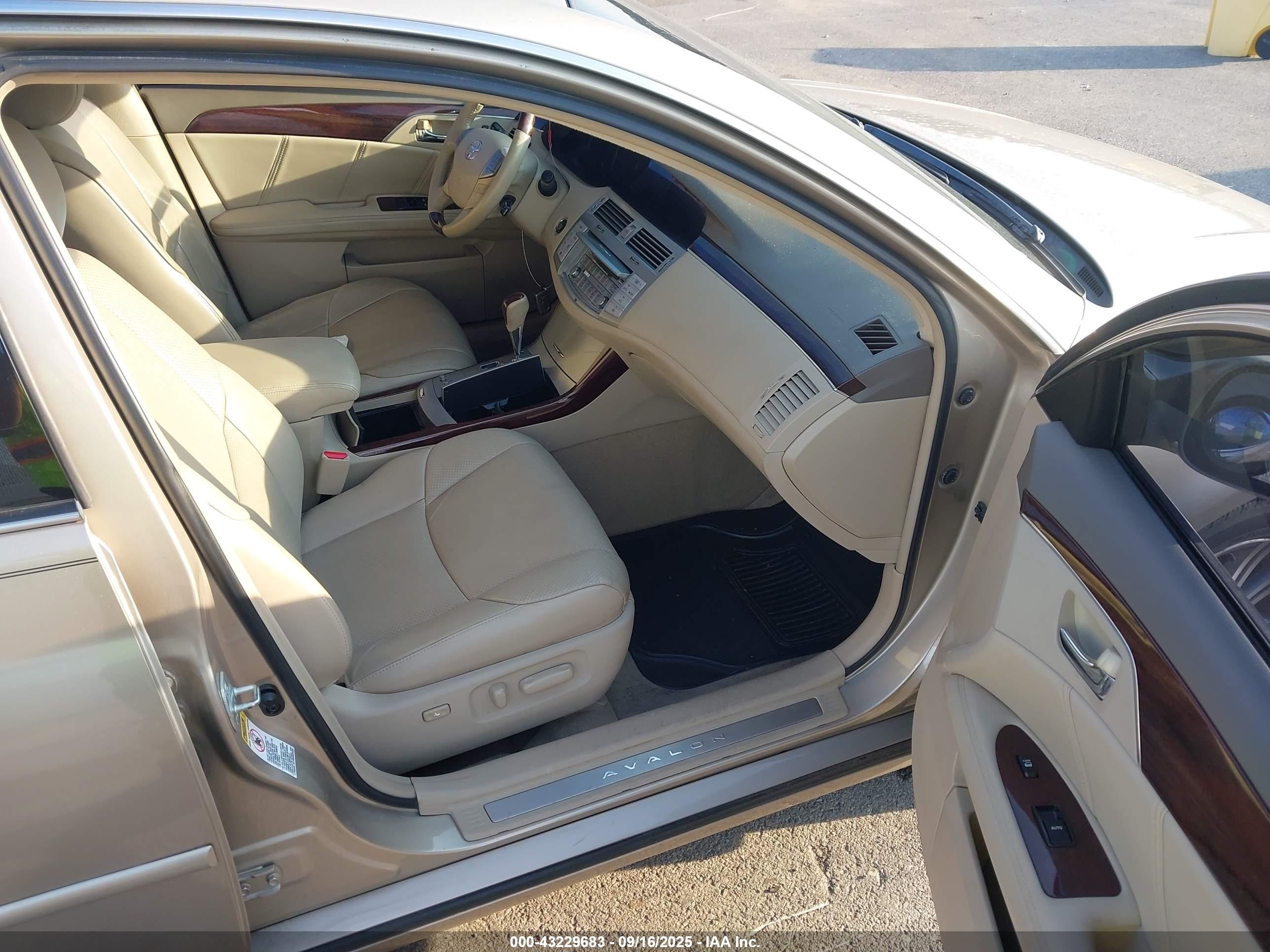 2008 Toyota Avalon Limited Золотой vin: 4T1BK36B28U305478